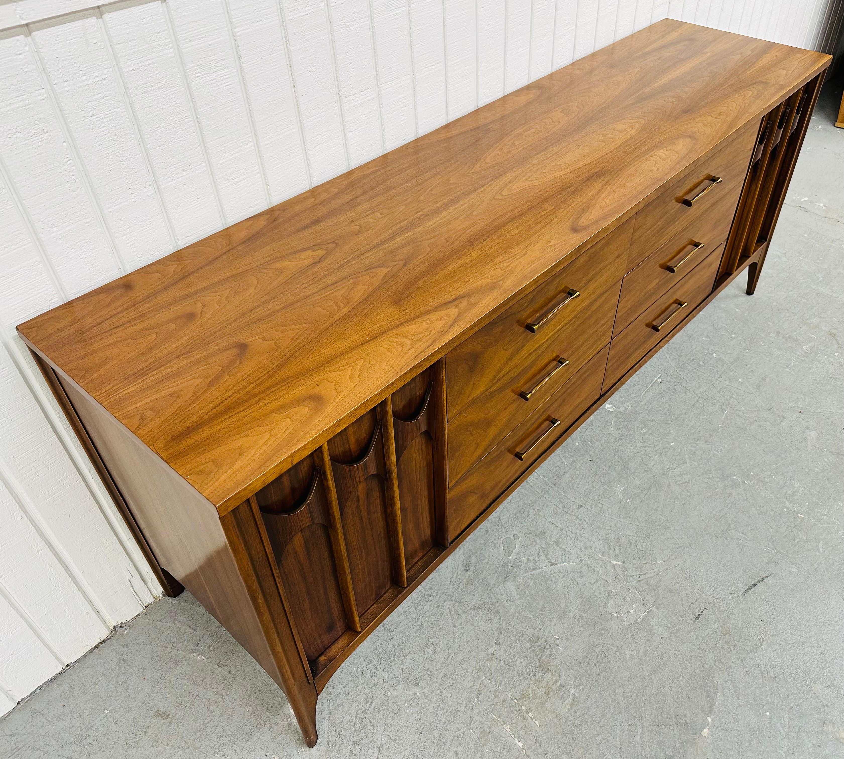 Mid-Century Modern Kent Coffey Perspecta 12-Drawer Walnut Dresser In Good Condition In Clarksboro, NJ