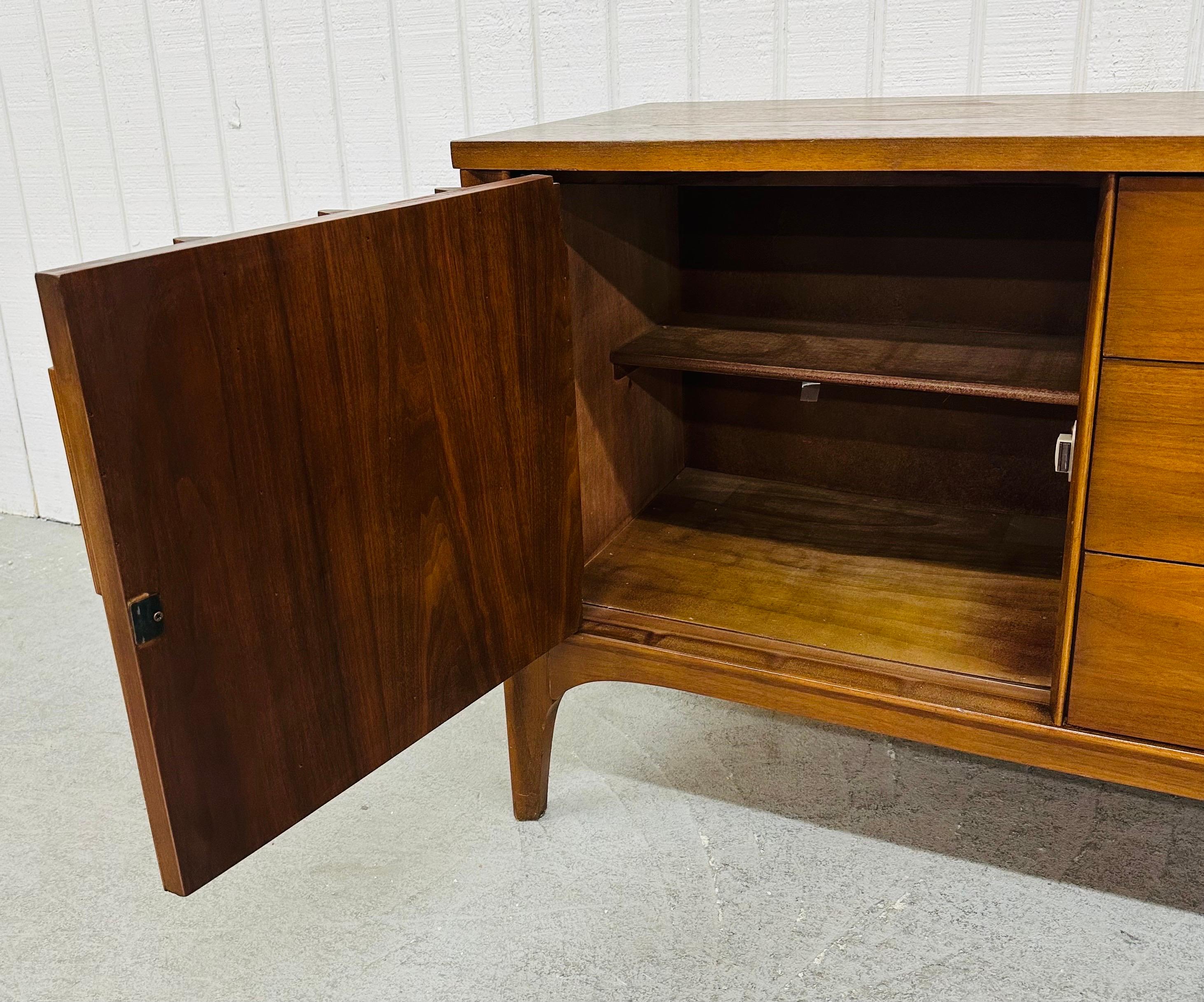 20th Century Mid-Century Modern Kent Coffey Perspecta 9-Drawer Walnut Dresser