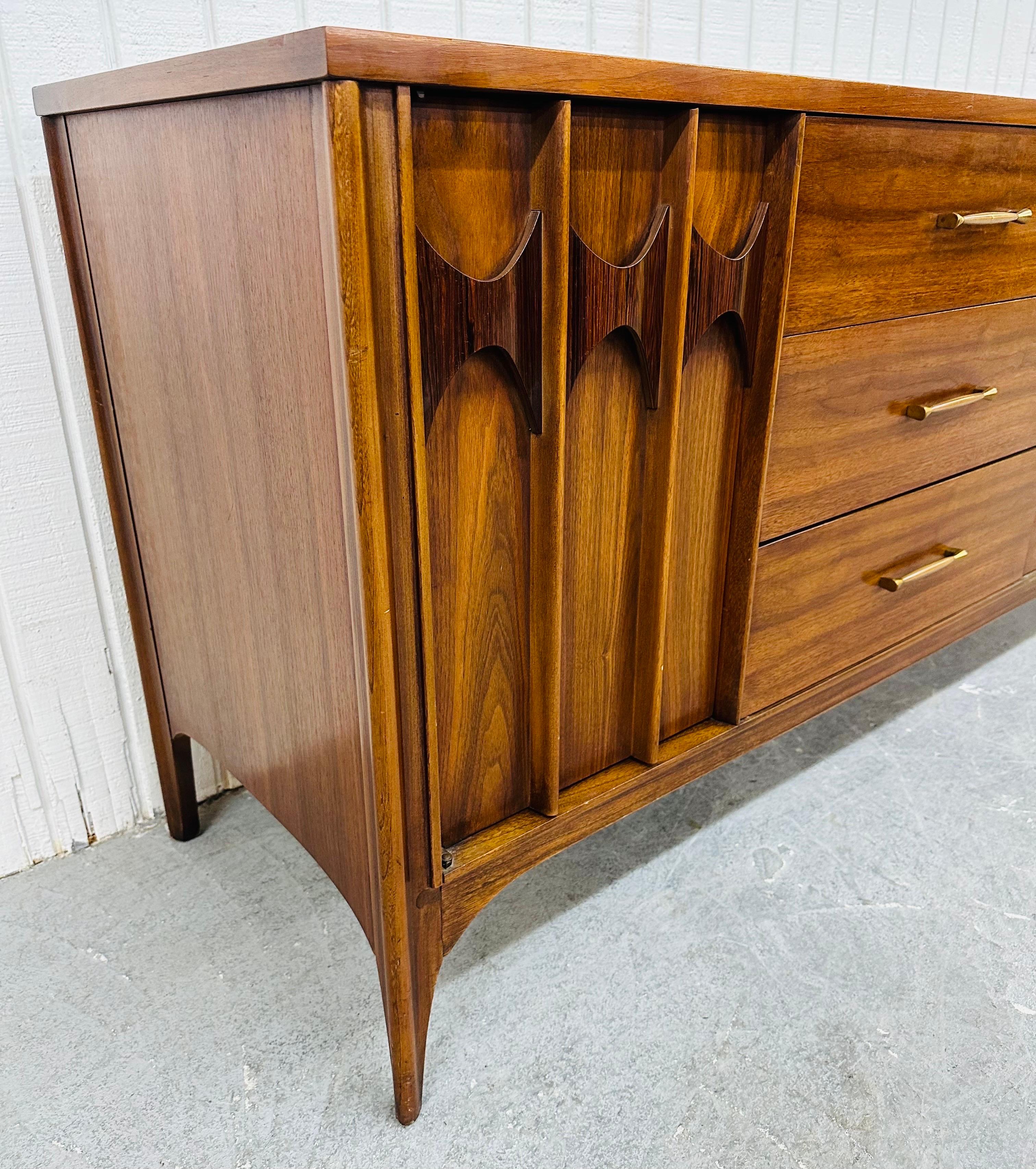 Mid-Century Modern Kent Coffey Perspecta Walnut 12-Drawer Dresser In Good Condition In Clarksboro, NJ
