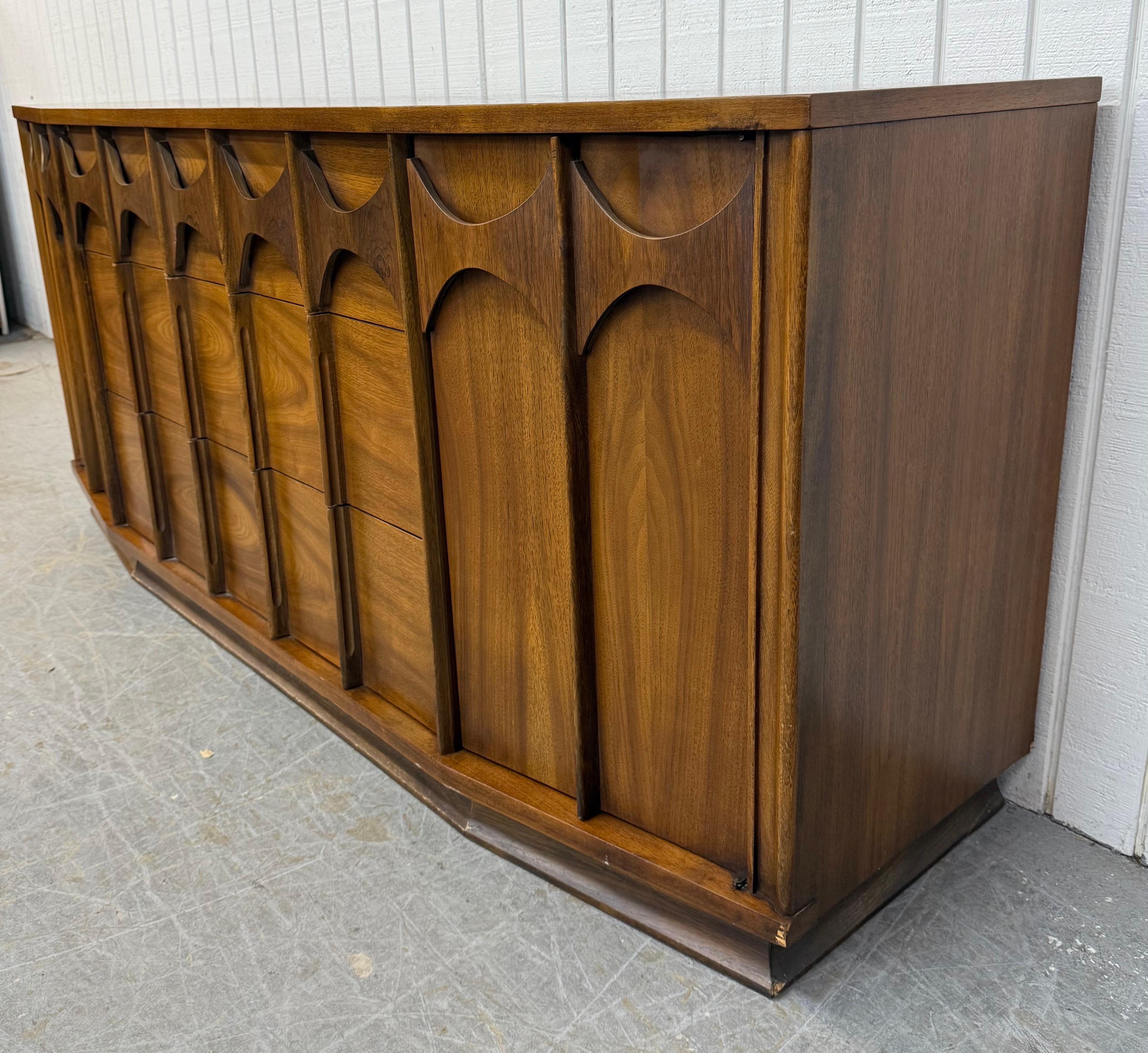 Mid-Century moderno Comò a 9 cassetti in noce Kent Coffey Perspecta, metà secolo moderno in vendita