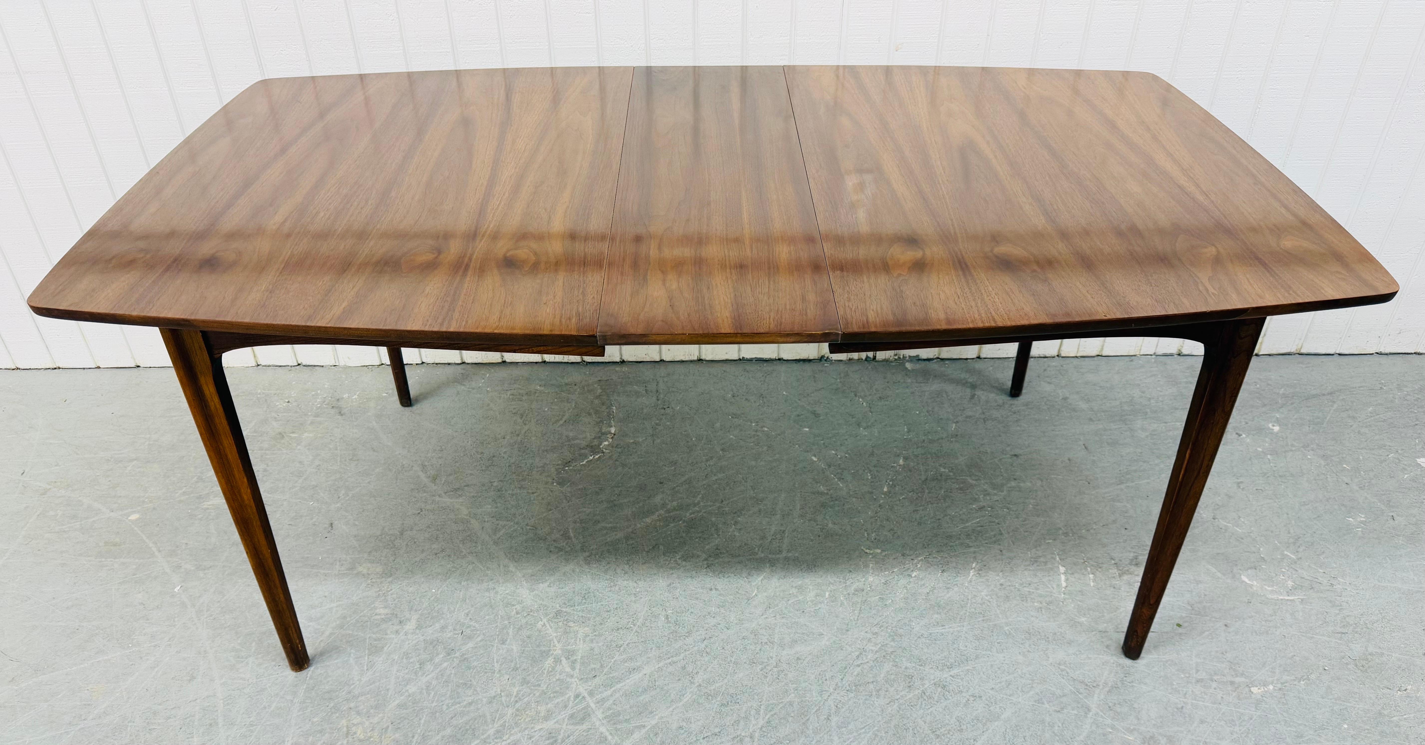 Mid-Century Modern Kent Coffey Perspecta Walnut Dining Table In Good Condition In Clarksboro, NJ