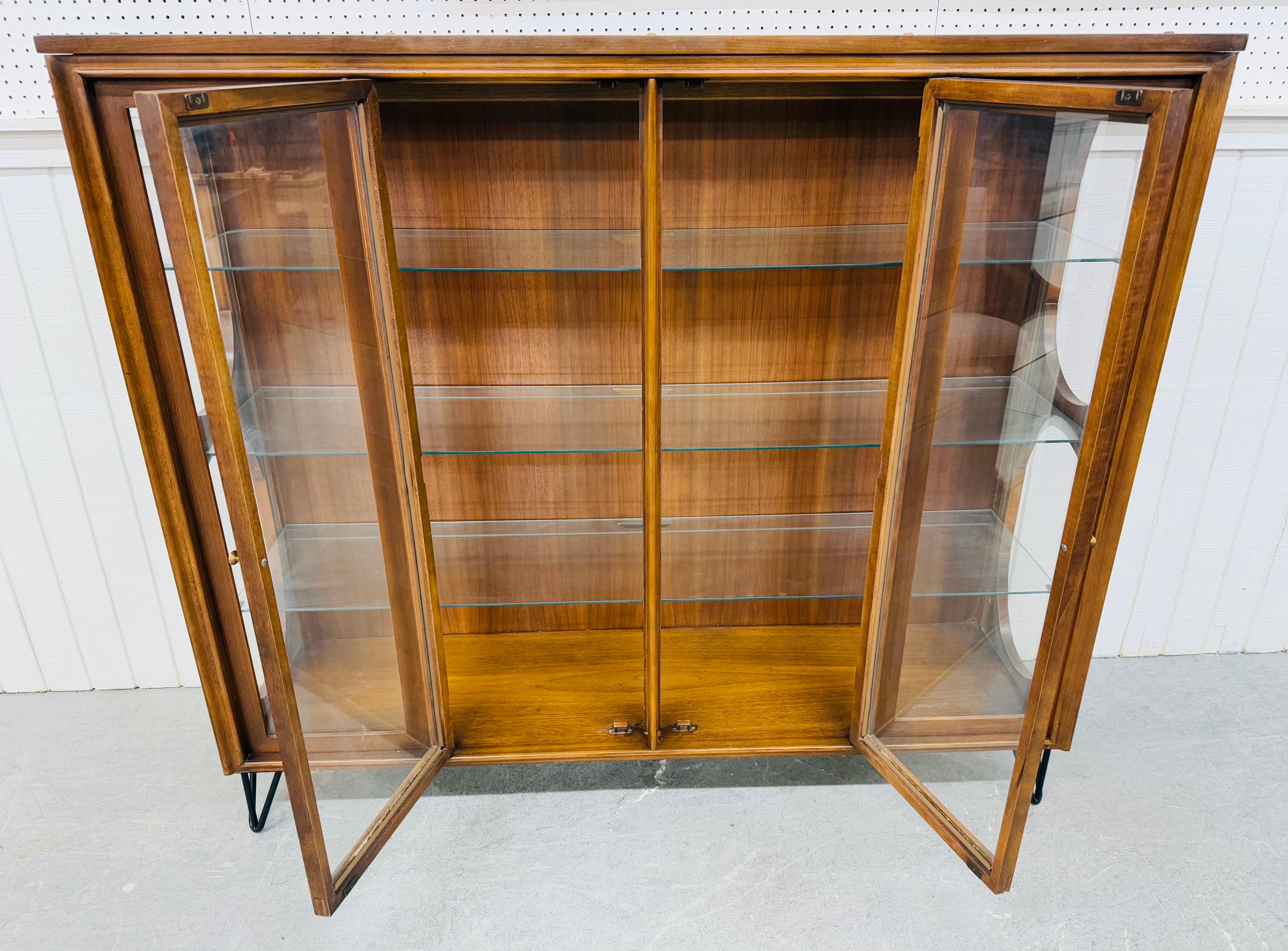 Mid-Century Modern Kent Coffey Perspecta Walnut Display Cabinet In Good Condition In Clarksboro, NJ