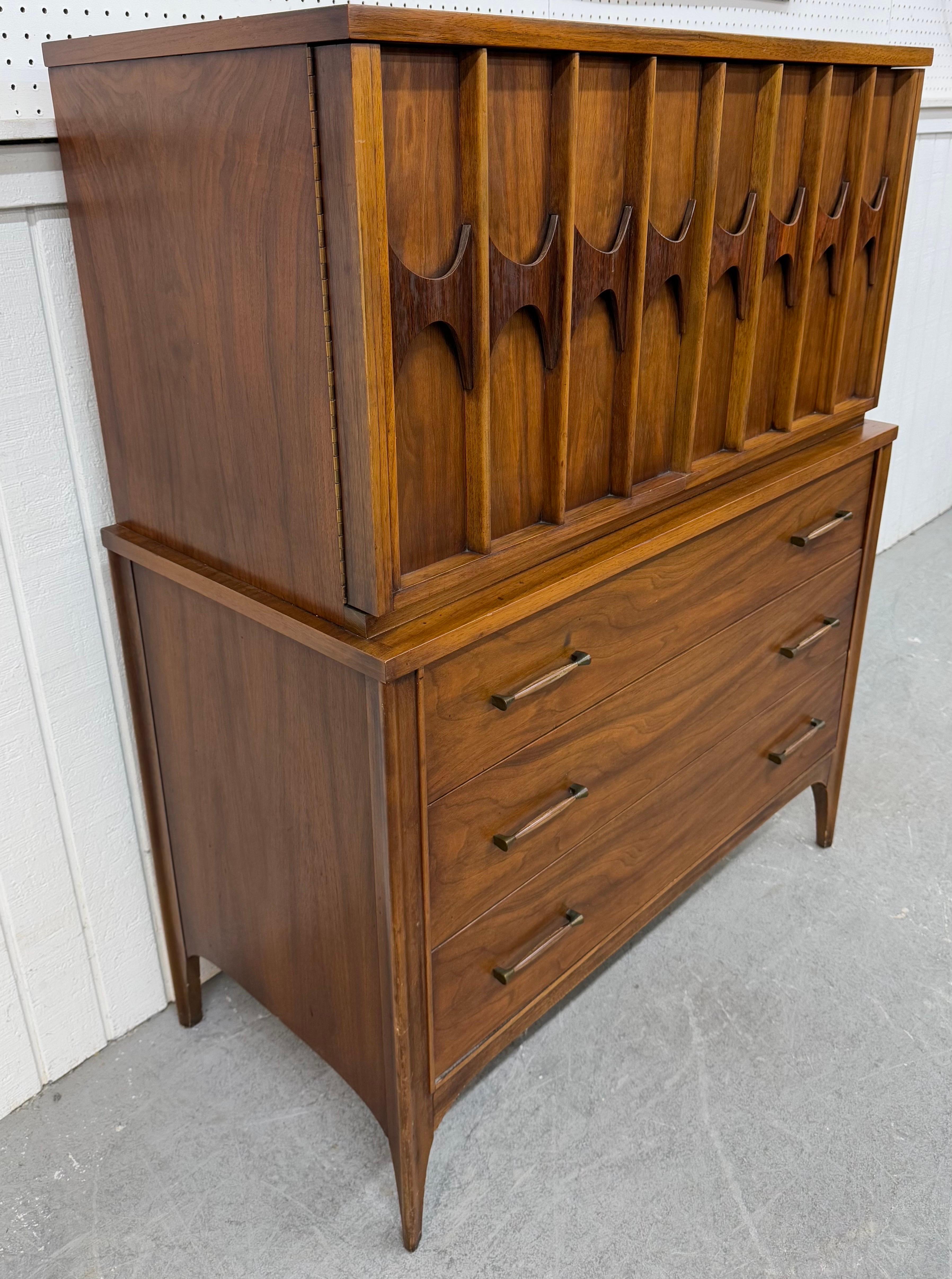 This listing is for a Mid-Century Modern Kent Coffey Perspecta Walnut High Chest. Featuring a straight line design, two doors with sculpted rosewood pulls, interior shelving/drawer space, three larger drawers at the bottom with original hardware,