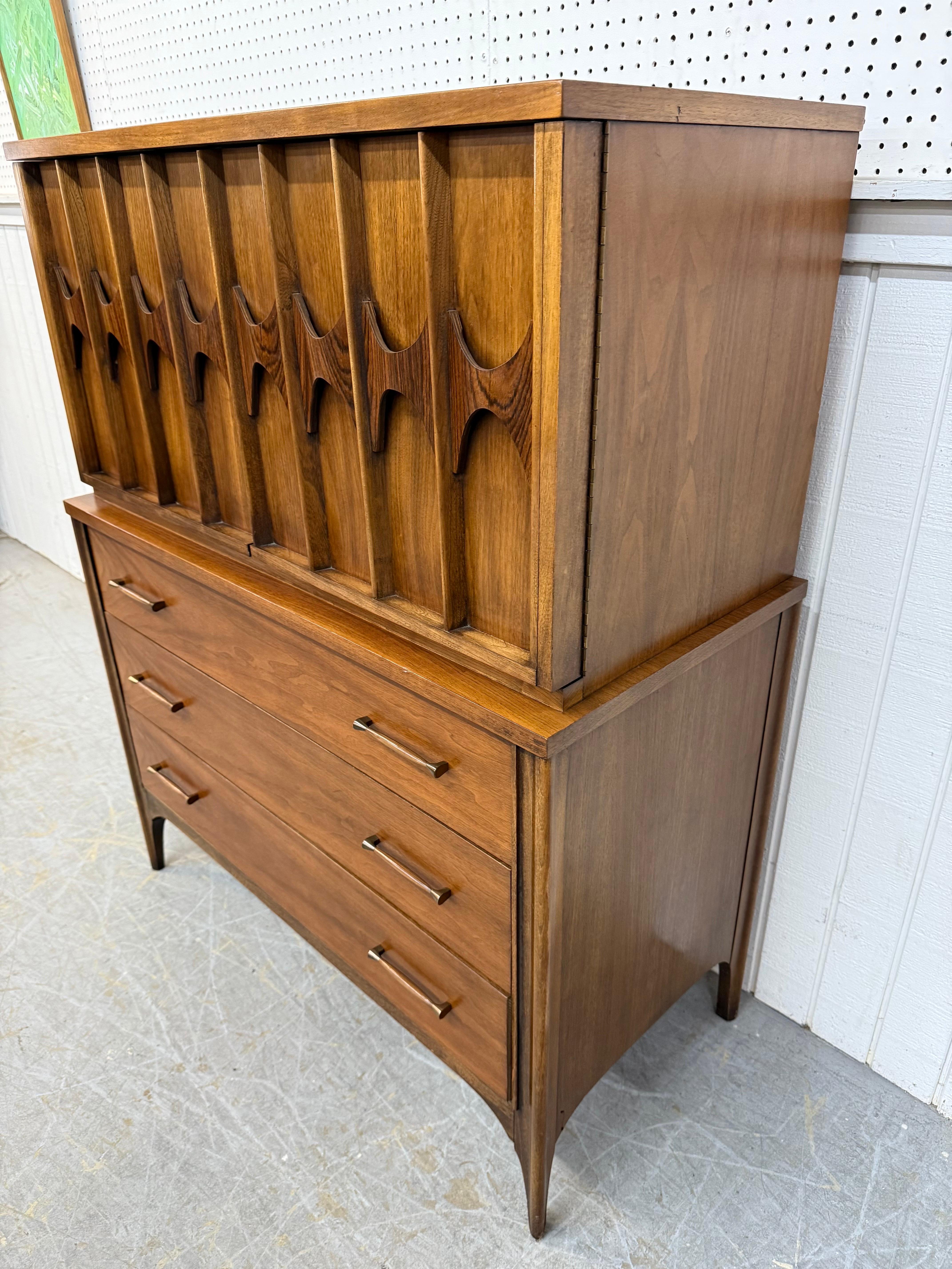 Mid-Century Modern Kent Coffey Perspecta Walnut High Chest In Good Condition For Sale In Clarksboro, NJ