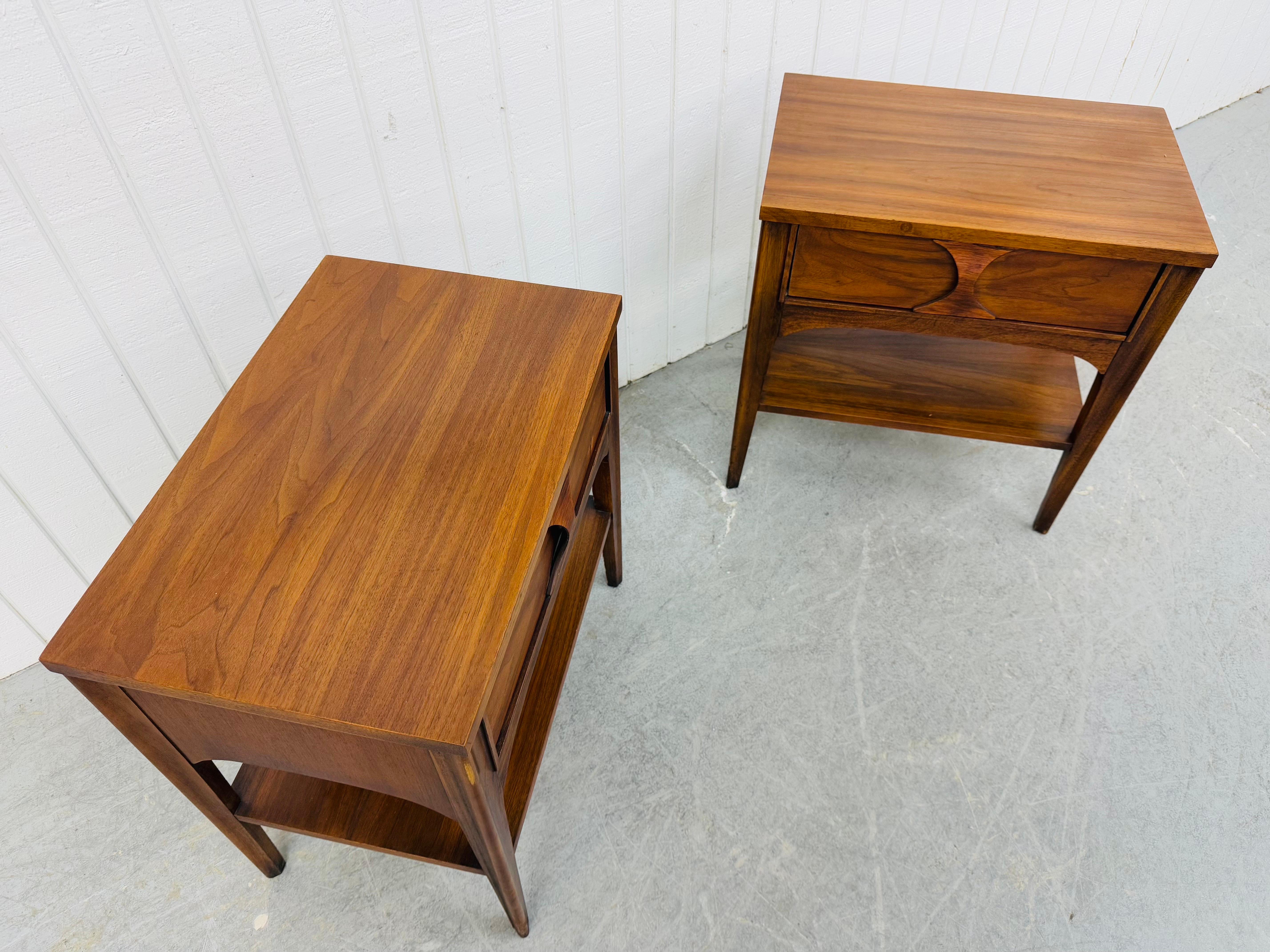 Mid-Century Modern Kent Coffey Perspecta Walnut Nightstands - Set of 2 In Good Condition In Clarksboro, NJ