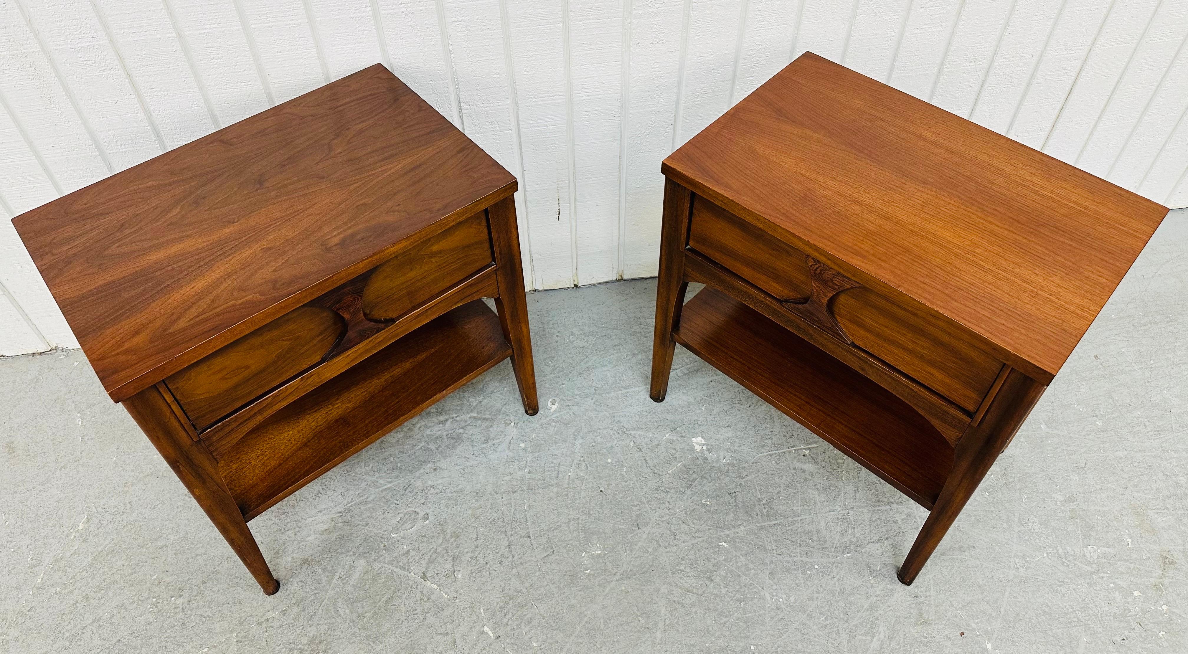 Mid-Century Modern Kent Coffey Perspecta Walnut Nightstands - Set of 2 In Good Condition In Clarksboro, NJ