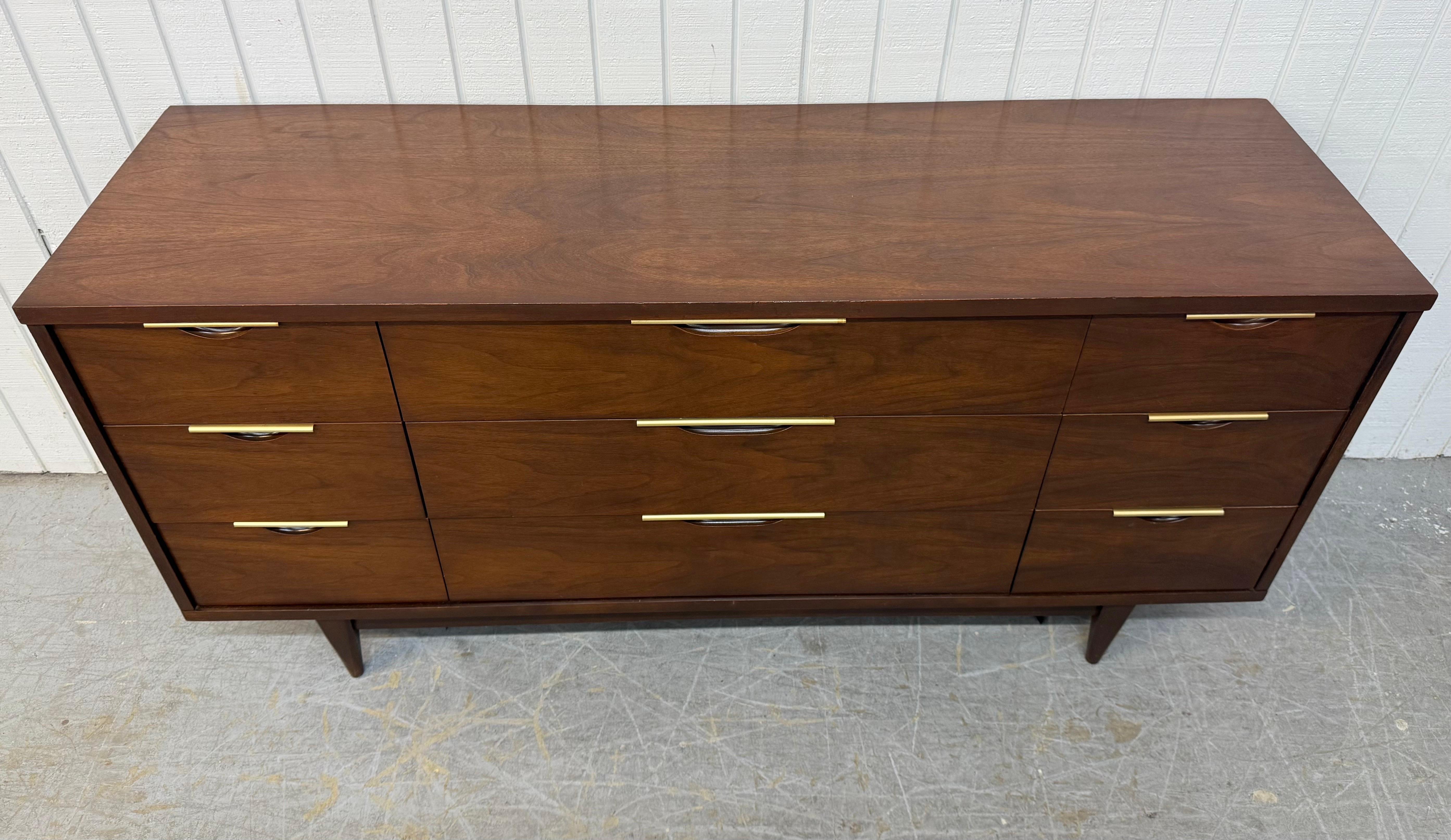 Mid-Century Modern Vestiaire à 9 tiroirs en noyer, moderne du milieu du siècle, Kent Coffey Tableau en vente