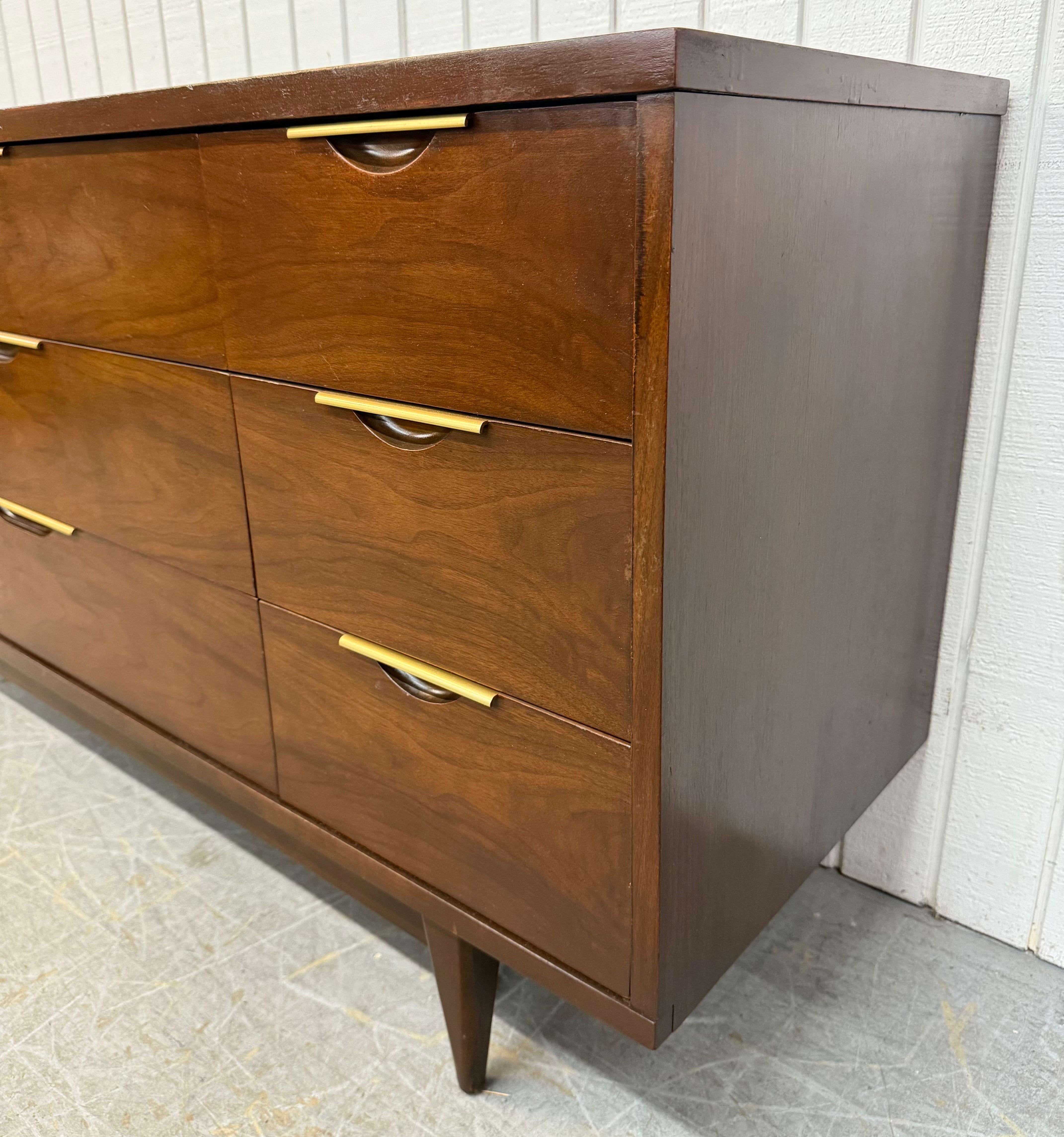 20ième siècle Vestiaire à 9 tiroirs en noyer, moderne du milieu du siècle, Kent Coffey Tableau en vente
