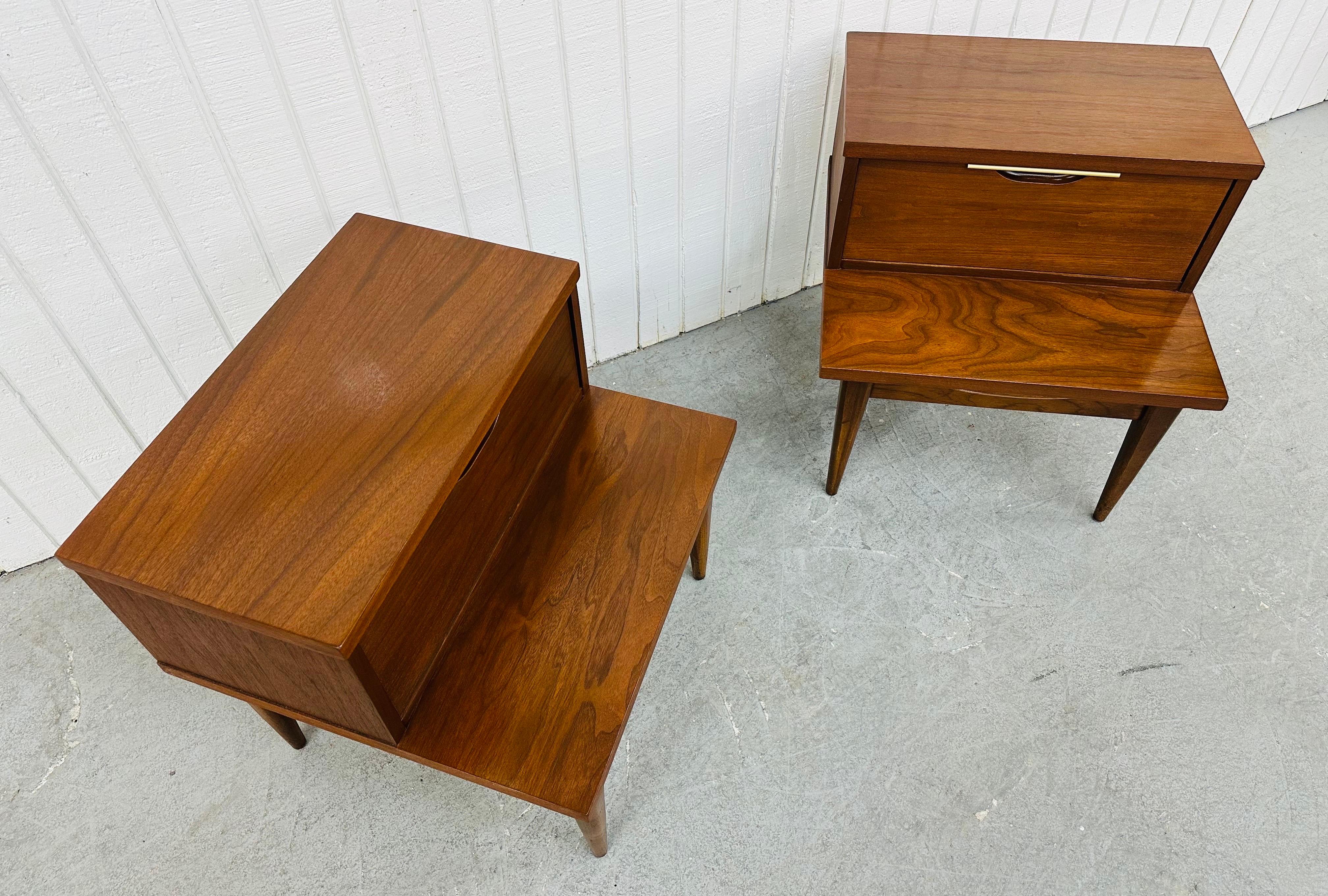 Mid-Century Modern Kent Coffey Tableau Walnut Nightstands - Set of 2 In Good Condition In Clarksboro, NJ