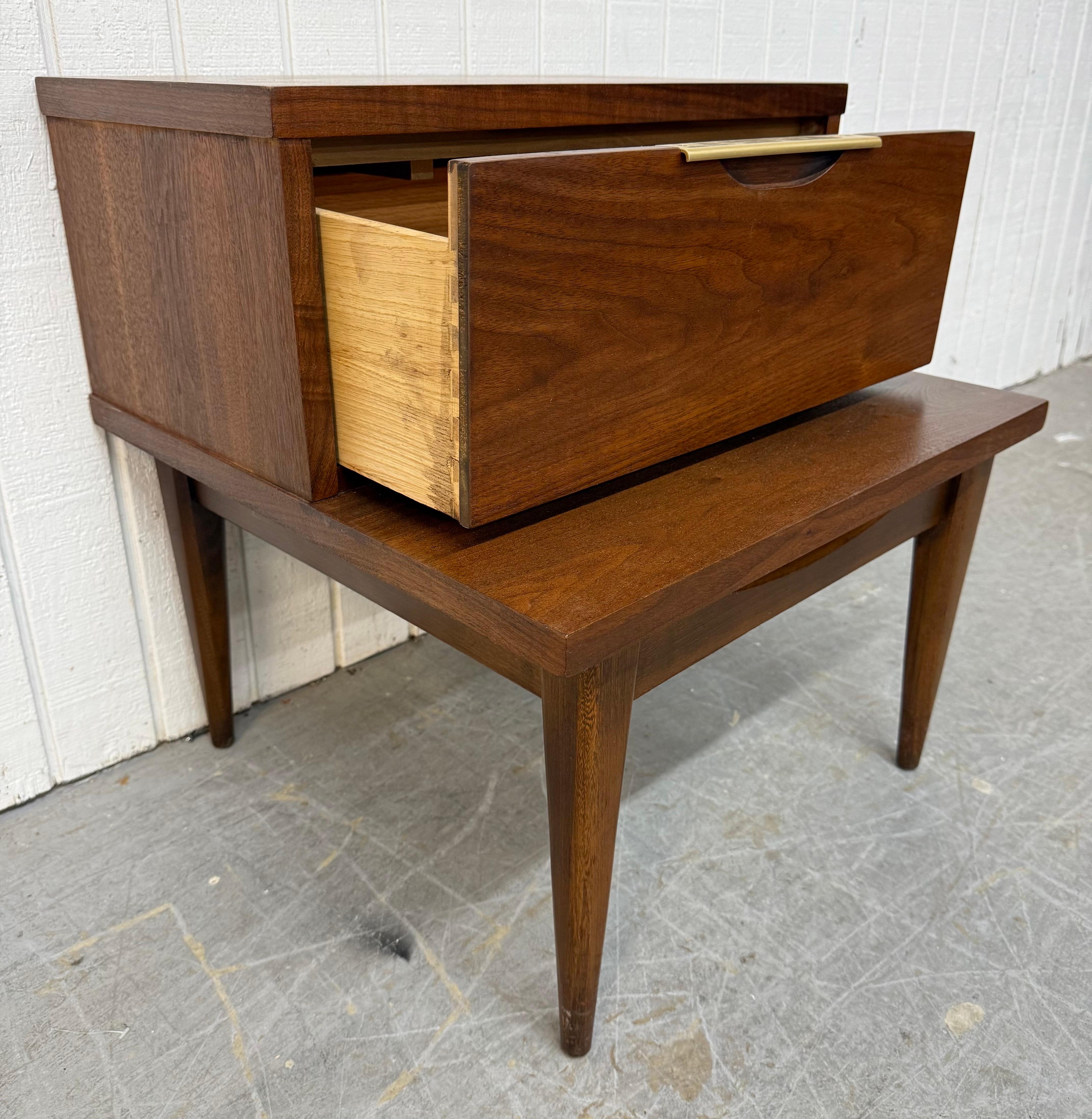 Tables de nuit en noyer à tableau de Kent Modernity - Lot de 2 en vente 1
