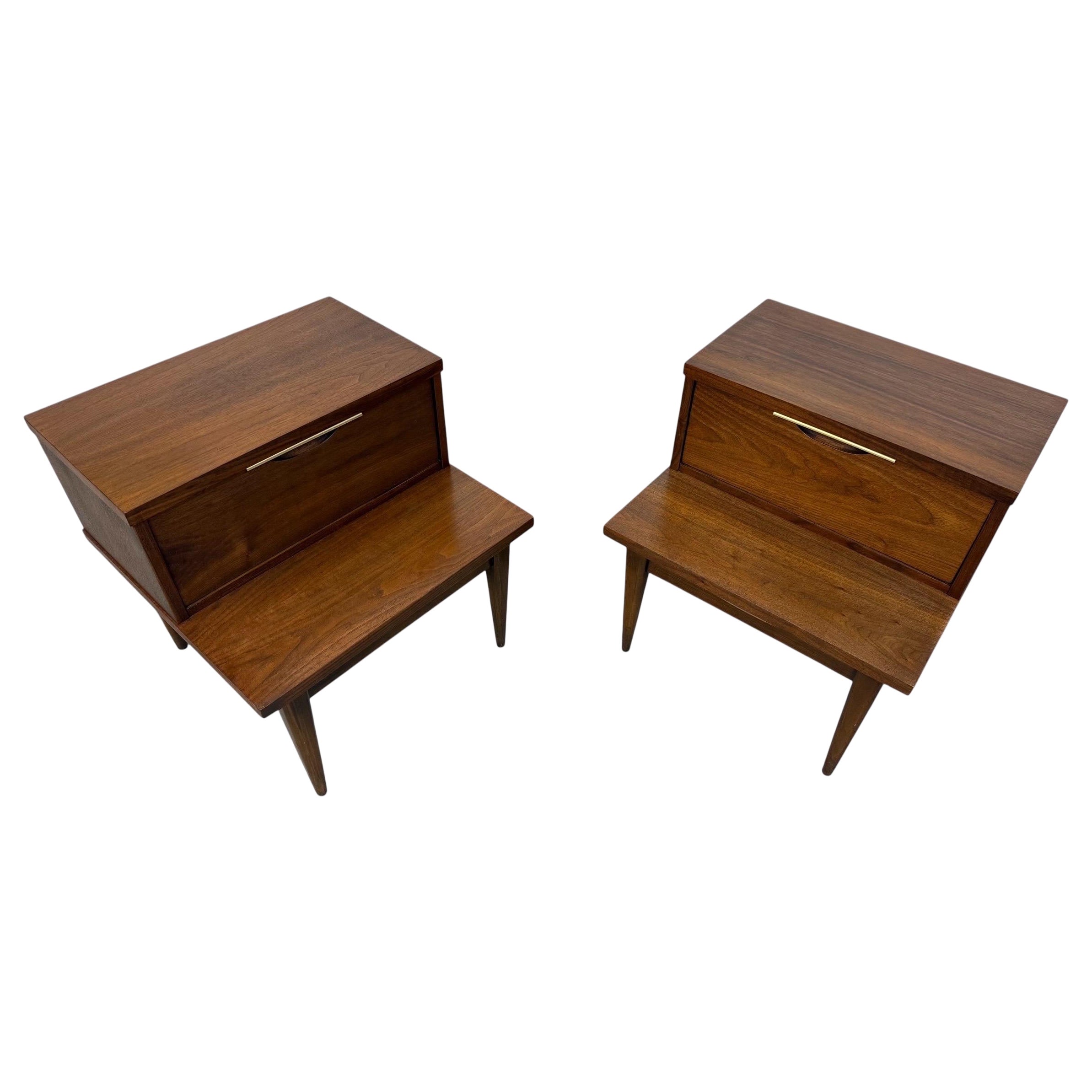 Tables de nuit en noyer à tableau de Kent Modernity - Lot de 2 en vente