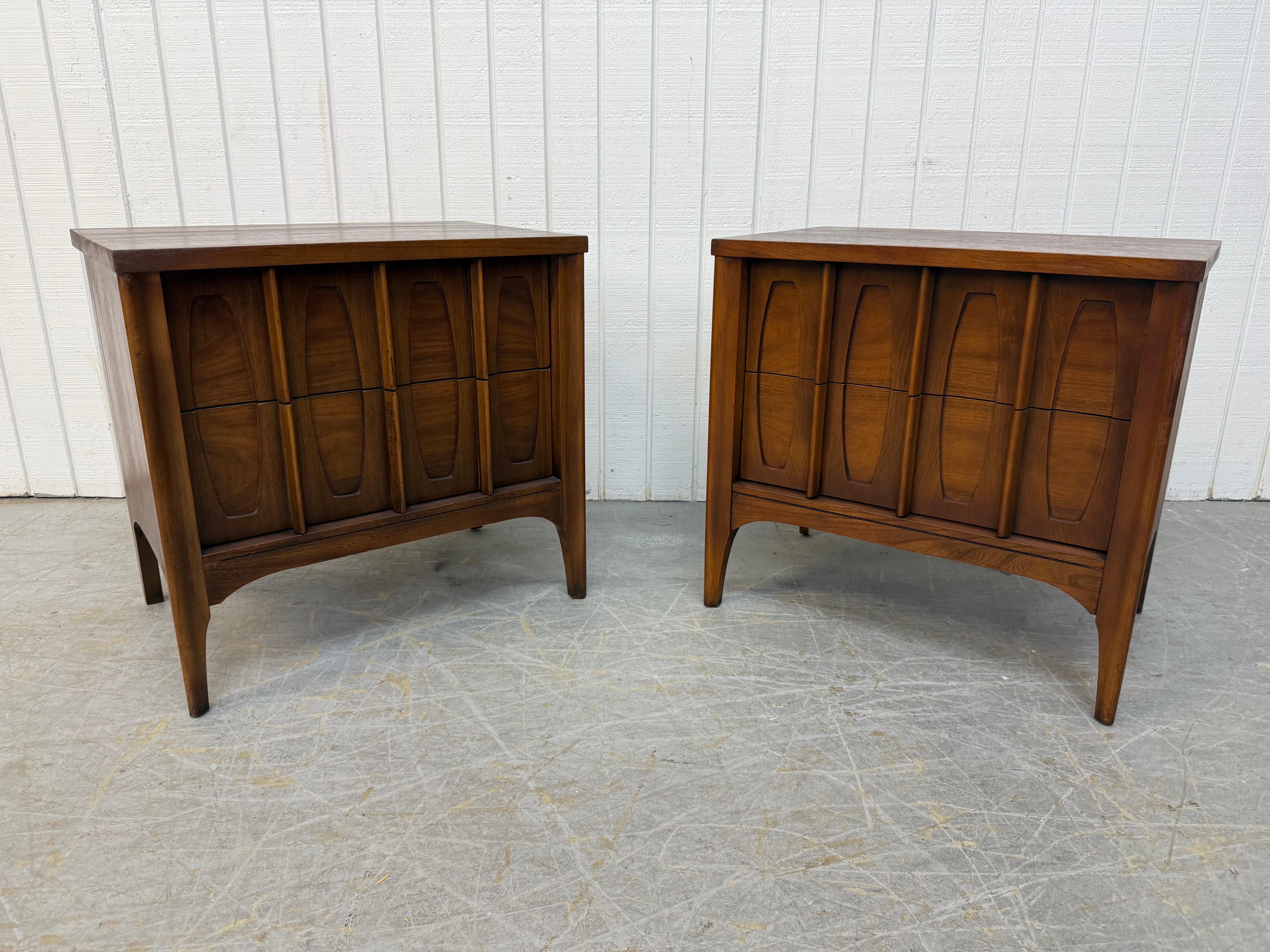 This listing is for a pair of Mid-Century Modern Kent Coffey Townhouse Walnut Nightstands. Featuring a straight line design, two drawers with sculpted pulls, modern legs, and a beautiful walnut finish. This is an exceptional combination of quality