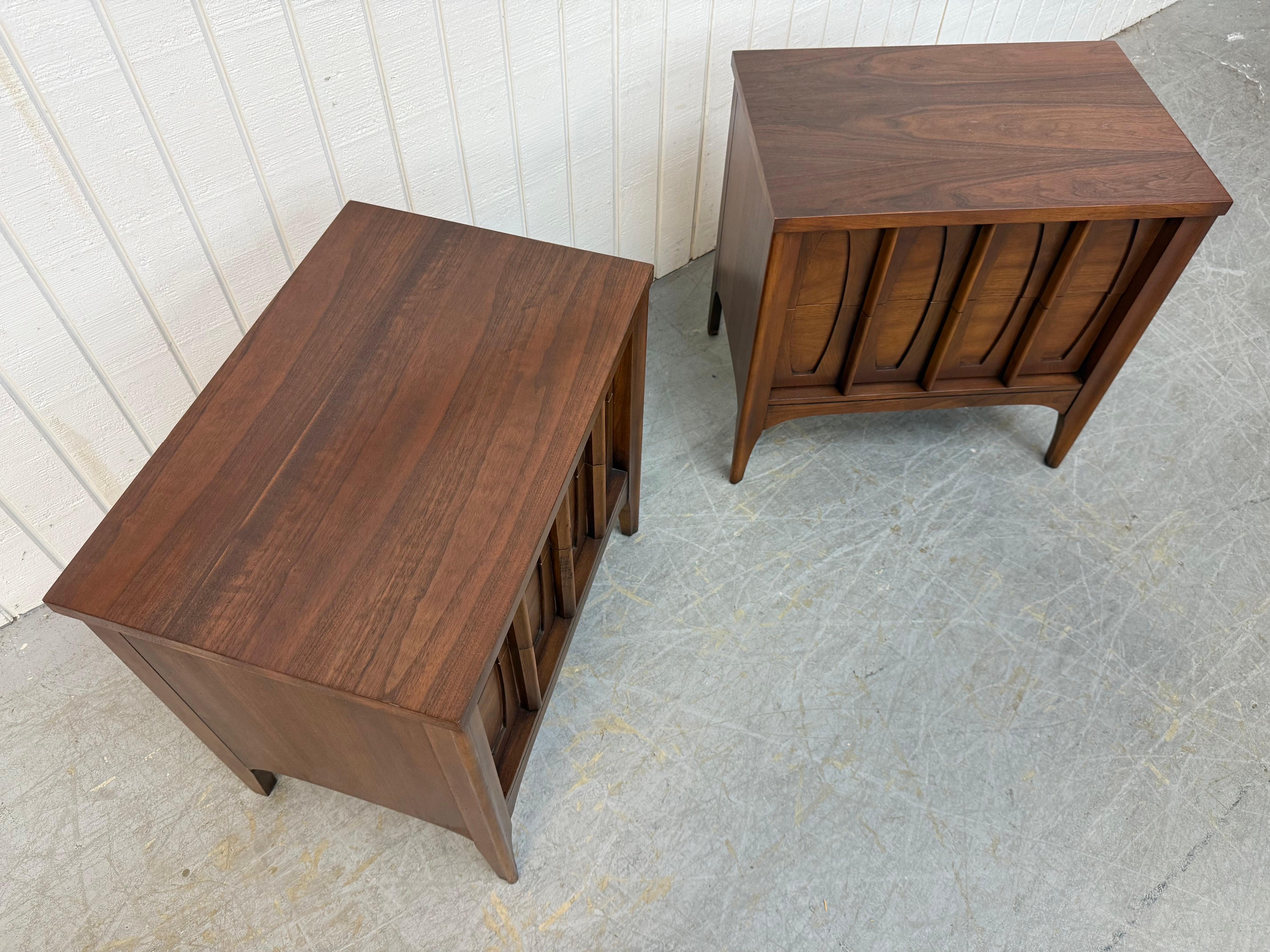 Mid-Century Modern Kent Coffey Townhouse Walnut Nightstands - Set of 2 In Good Condition For Sale In Clarksboro, NJ