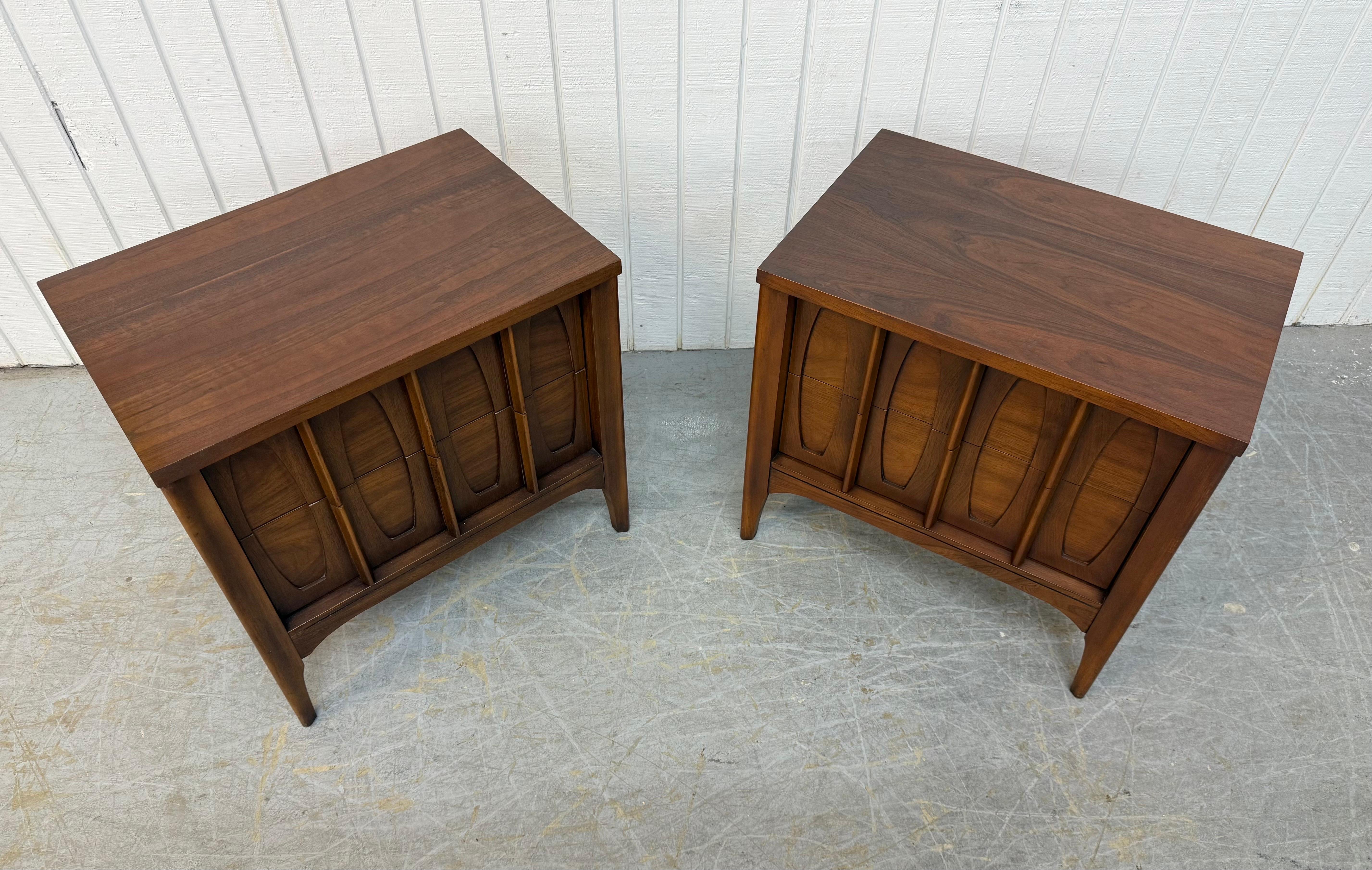 20th Century Mid-Century Modern Kent Coffey Townhouse Walnut Nightstands - Set of 2 For Sale