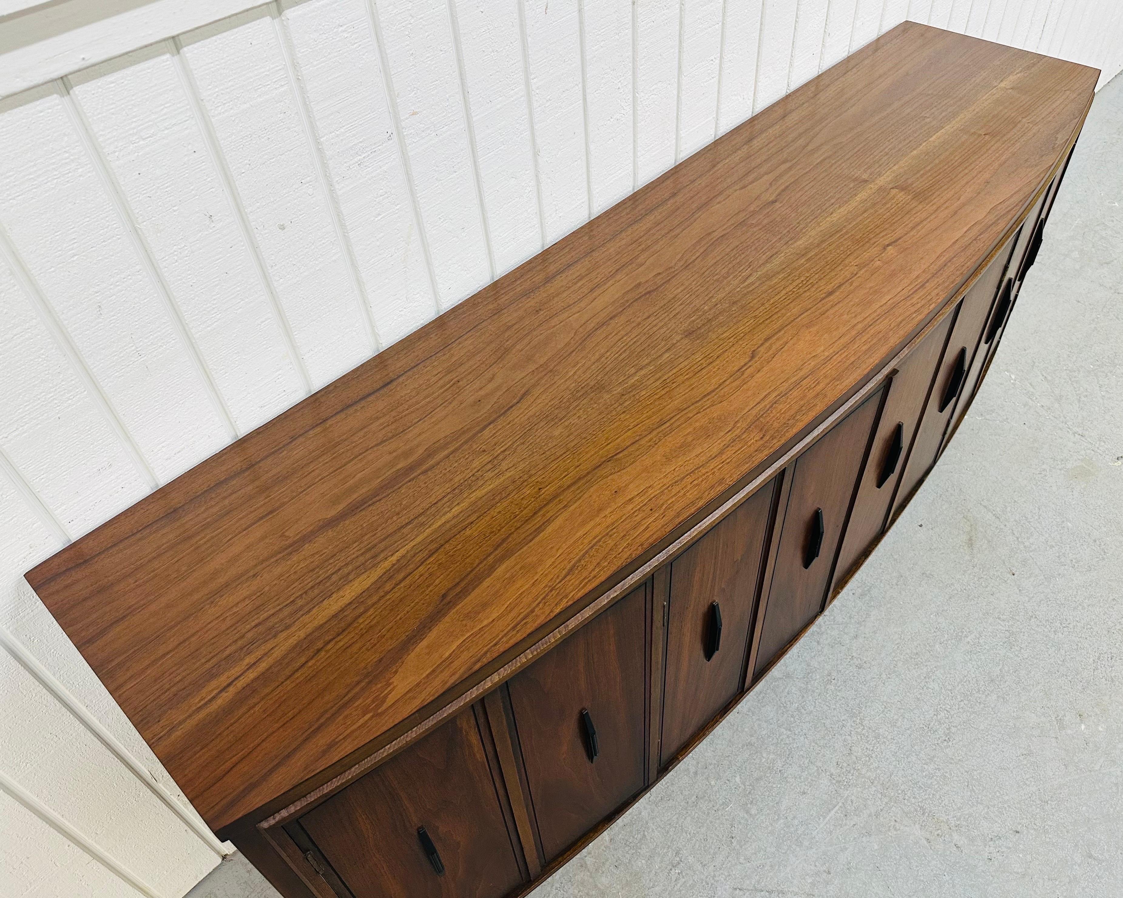 Mid-Century Modern Kent Coffey Walnut Credenza In Good Condition In Clarksboro, NJ