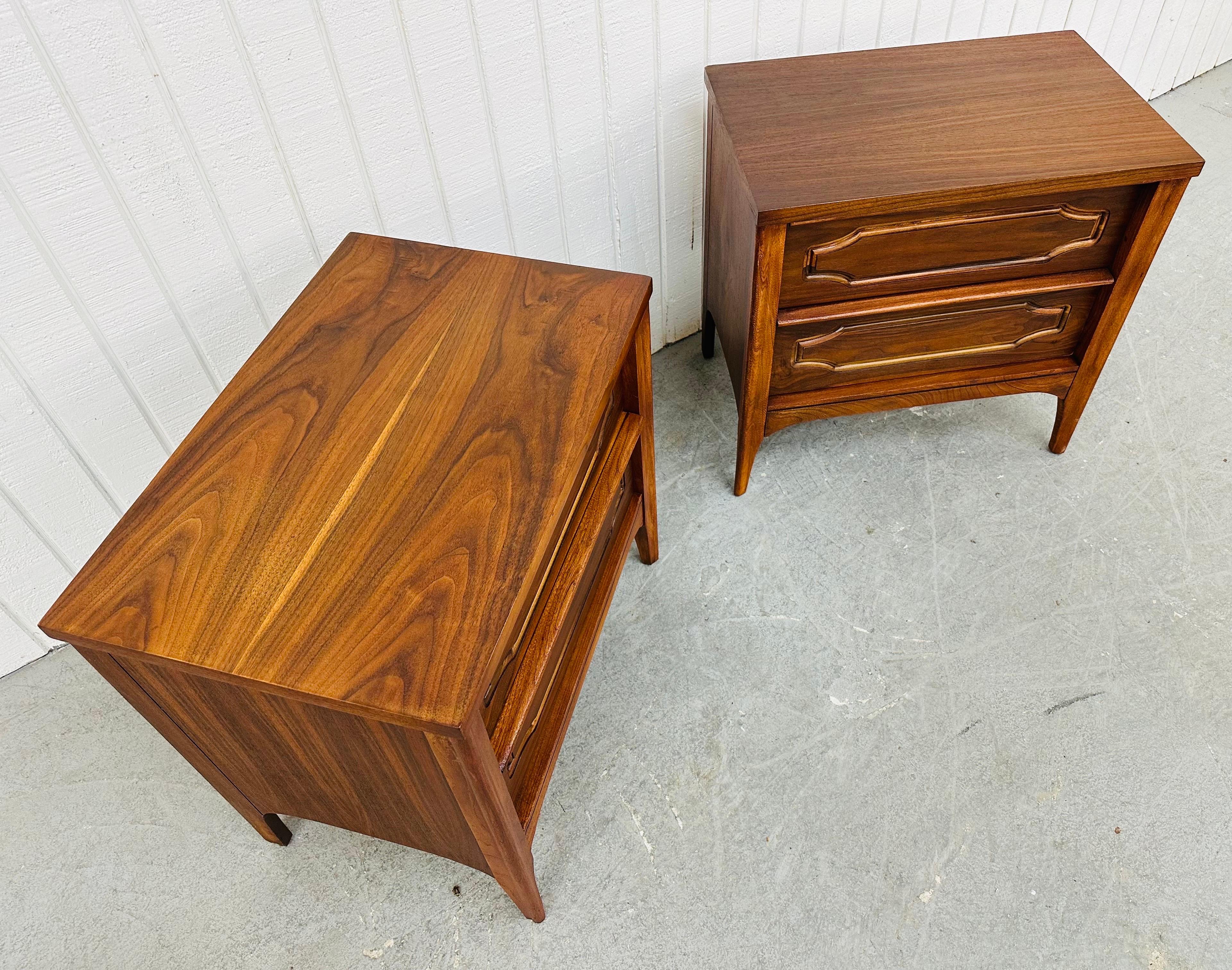 Mid-Century Modern Kent Coffey Walnut Nightstands - Set of 2 In Good Condition In Clarksboro, NJ