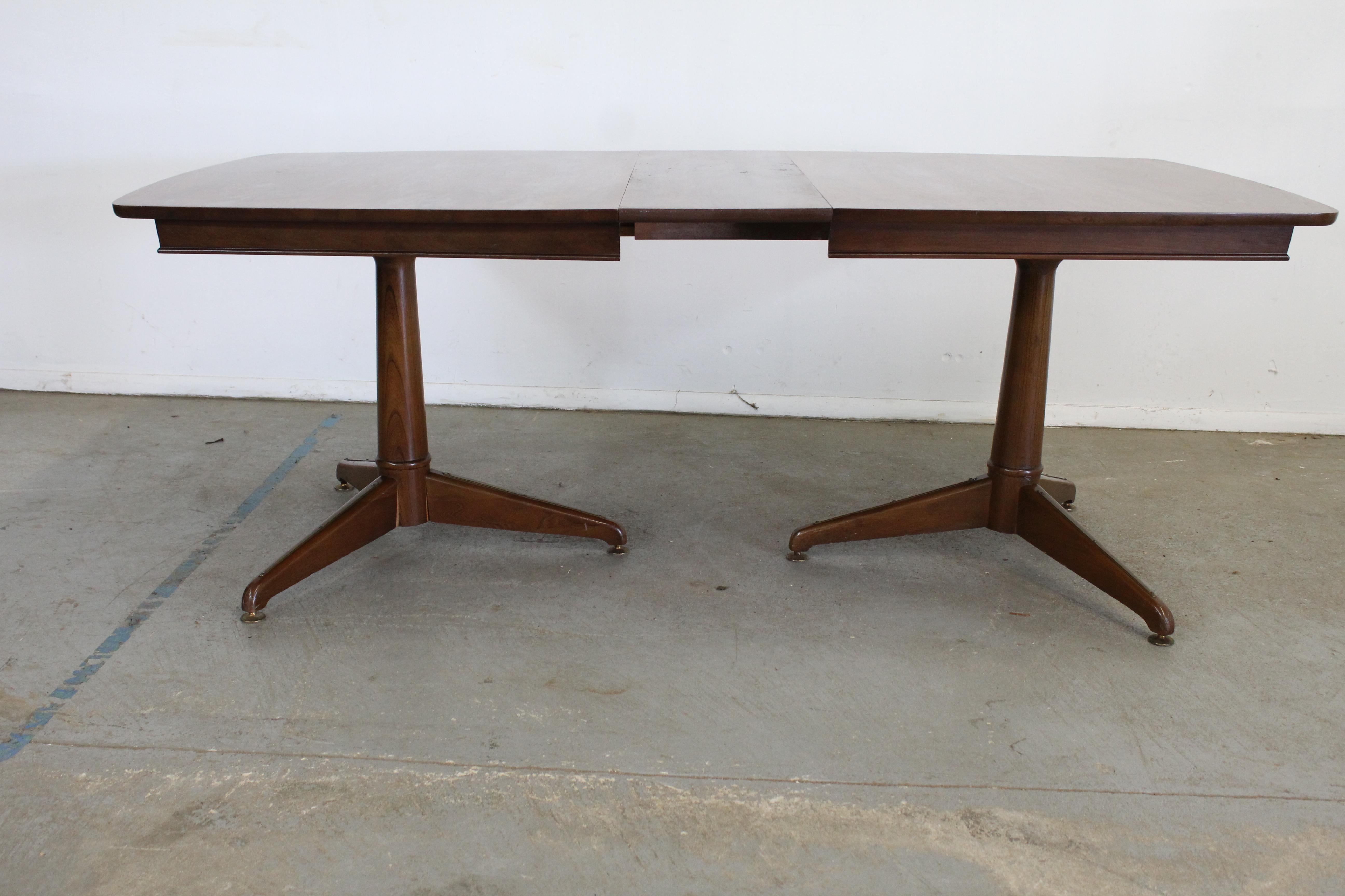 Mid-Century Modern Kent Coffey Walnut Perspecta Dining Table In Fair Condition In Wilmington, DE