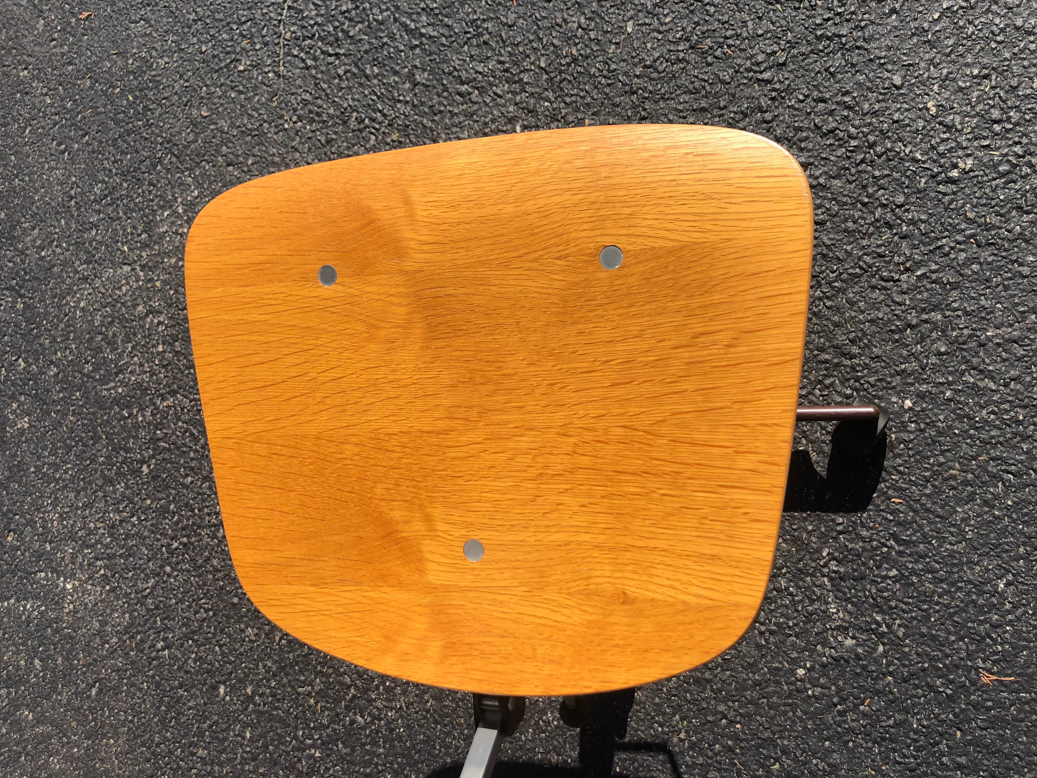 Mid-Century Modern Kevi Task Chair 4