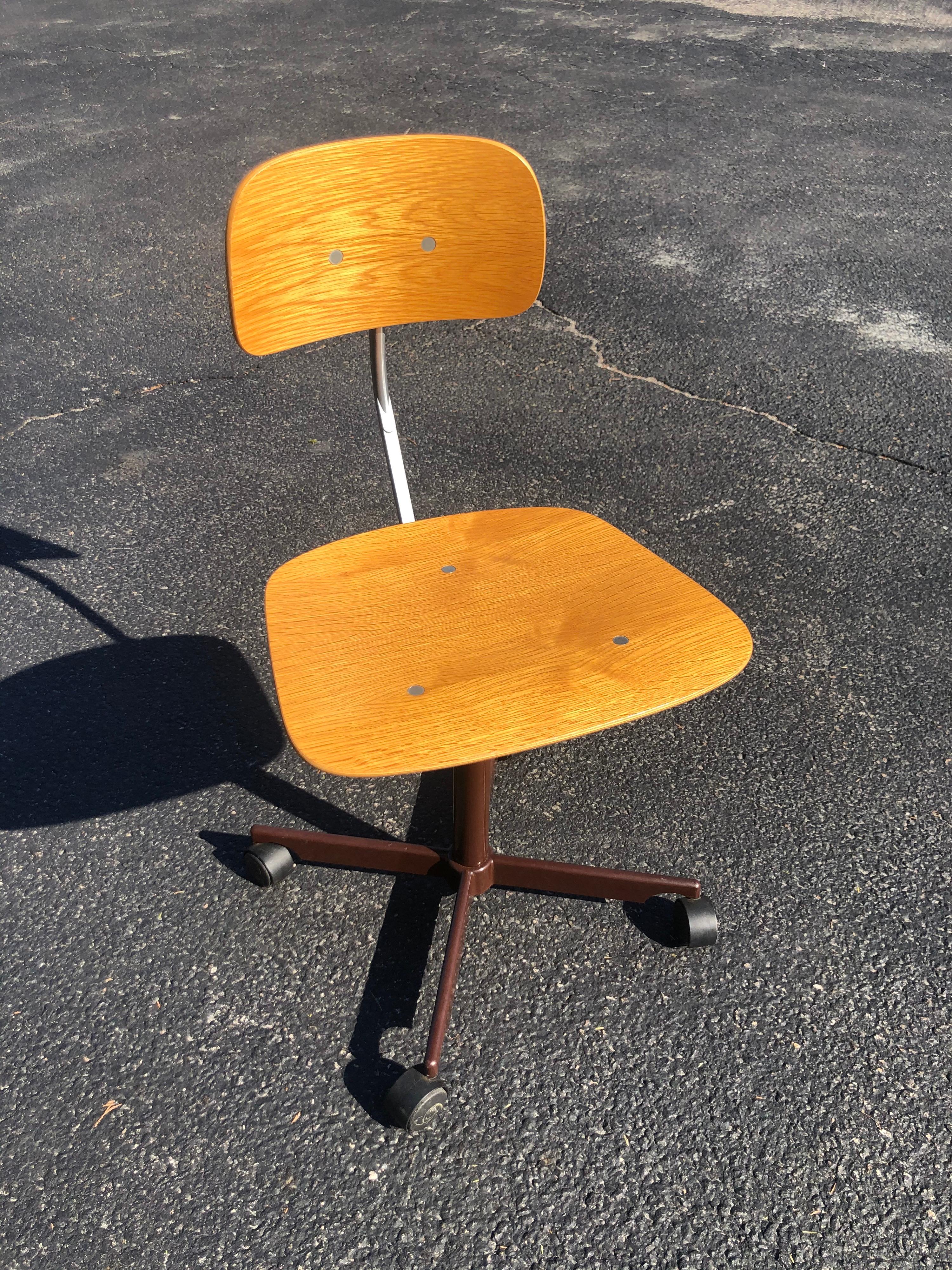 Mid-Century Modern Kevi Task Chair In Good Condition In Redding, CT