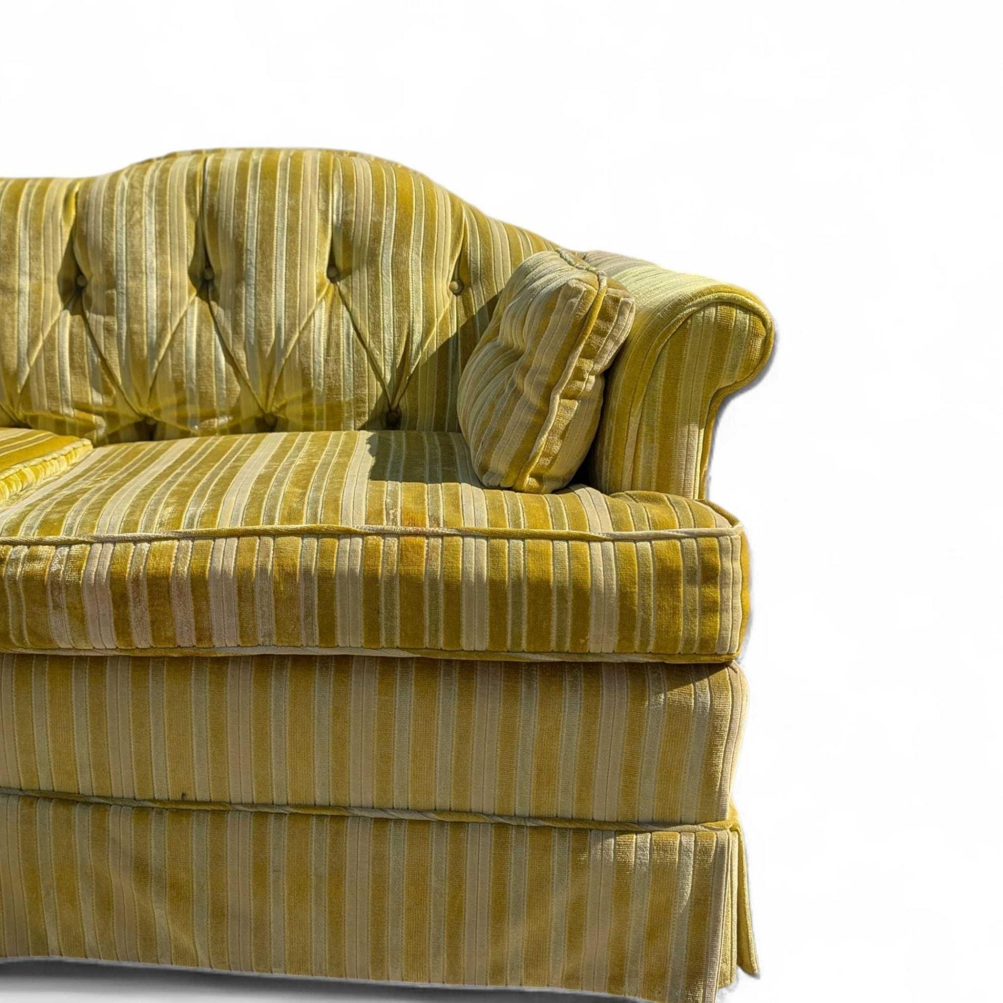 Mid-Century Modern Key City Furniture Striped Yellow Tufted Sofa en vente 10