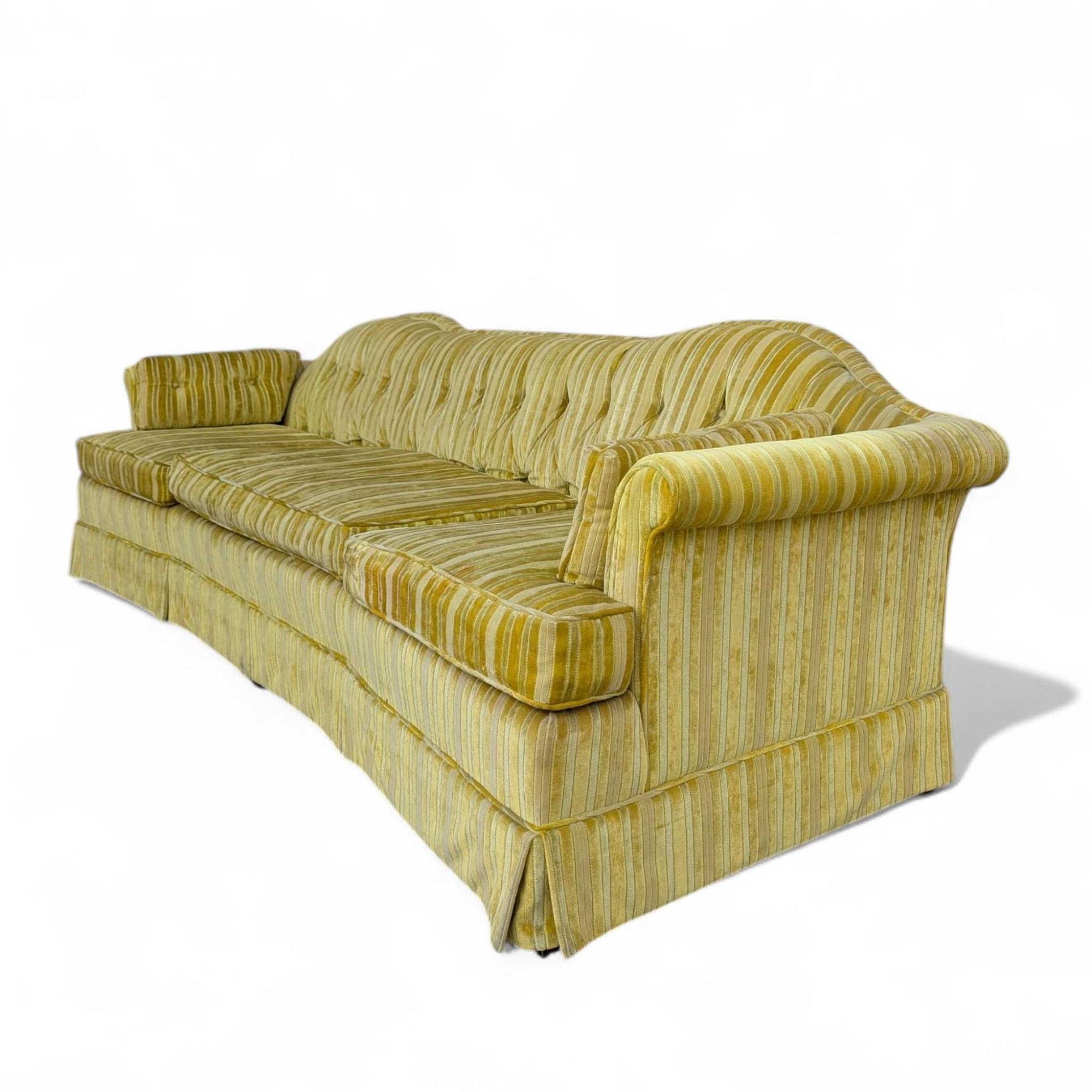 20ième siècle Mid-Century Modern Key City Furniture Striped Yellow Tufted Sofa en vente