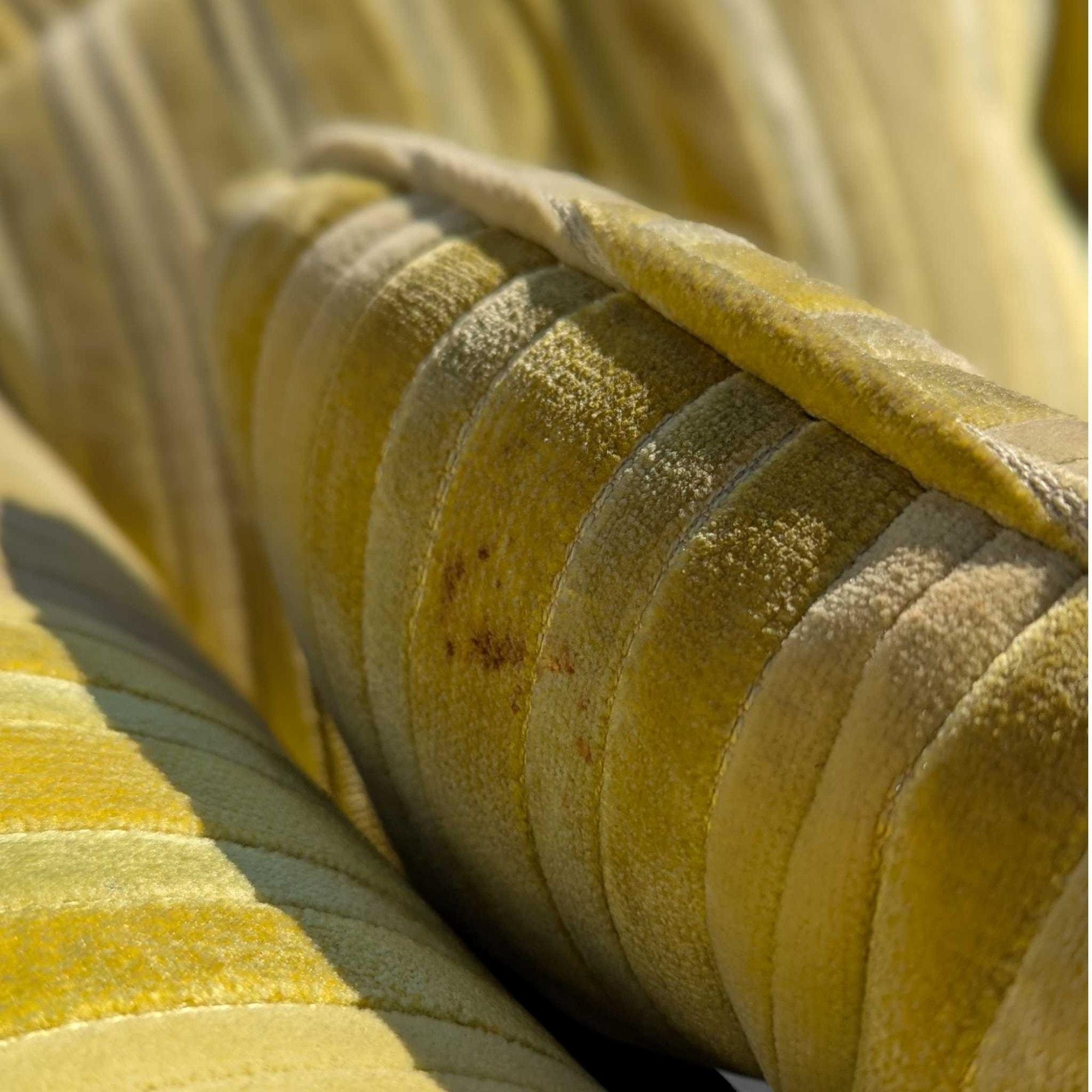 Tissu Mid-Century Modern Key City Furniture Striped Yellow Tufted Sofa en vente