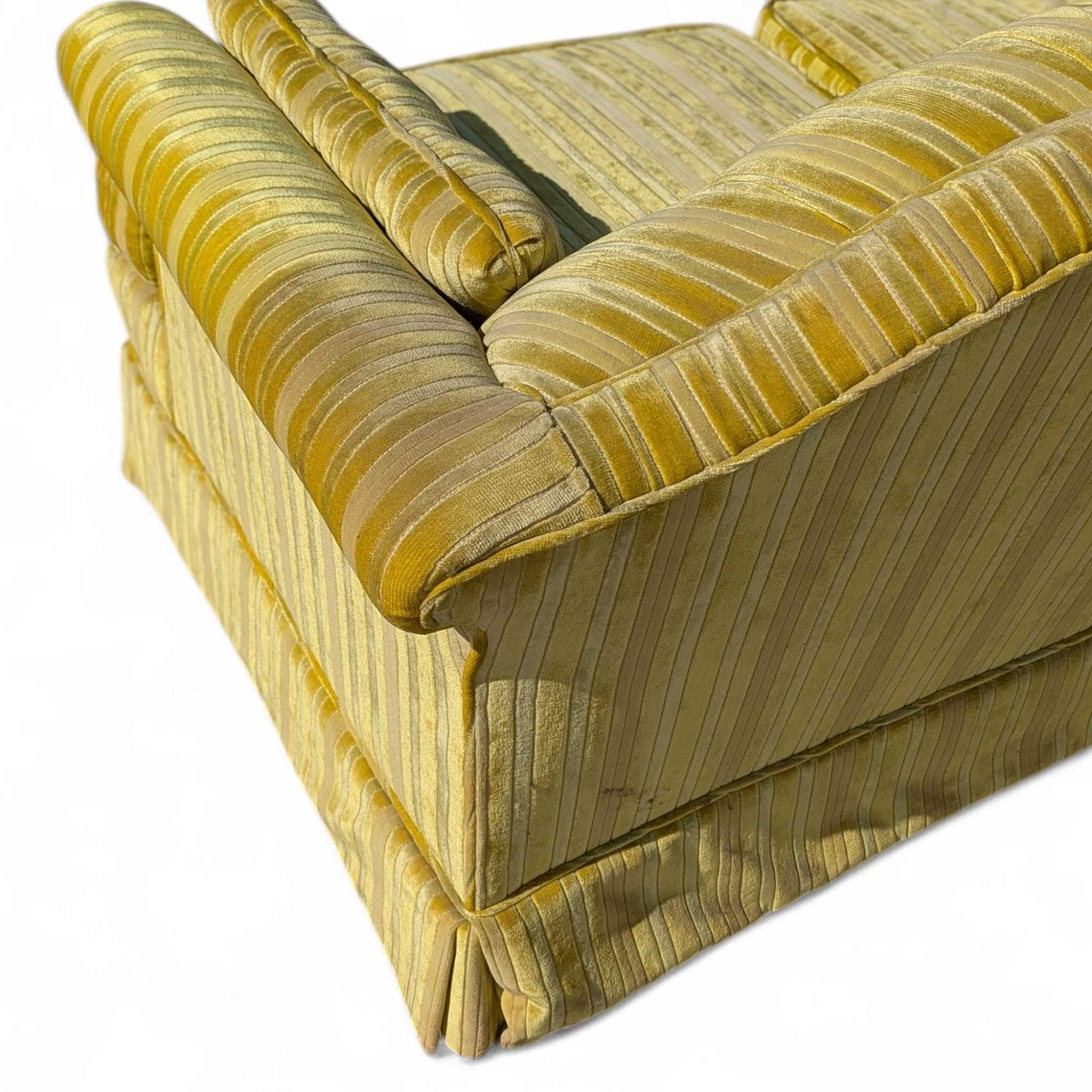 Mid-Century Modern Key City Furniture Striped Yellow Tufted Sofa en vente 2