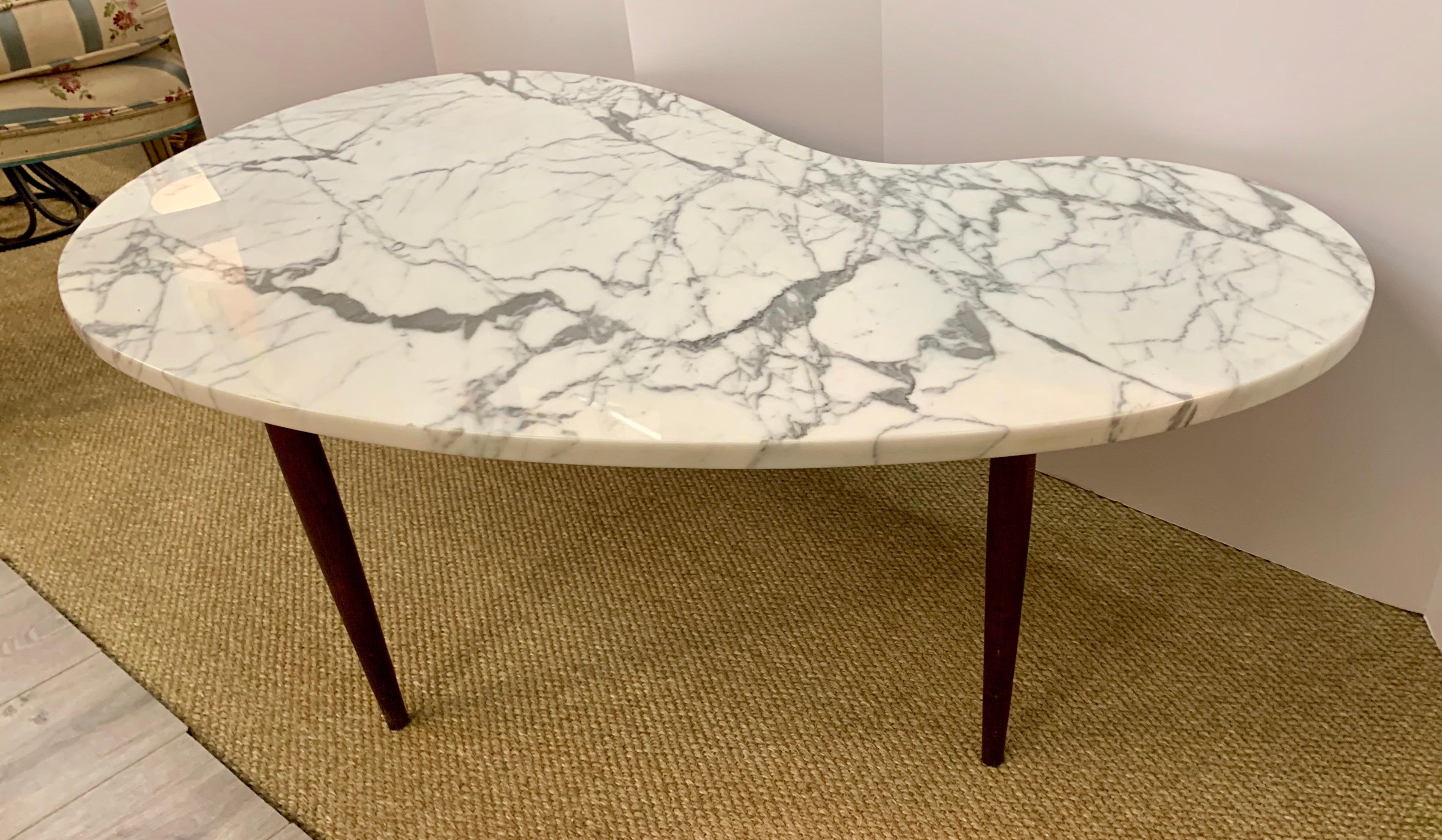 Mid-Century Modern Kidney Shape Marble Top Coffee Cocktail Table In Good Condition In West Hartford, CT