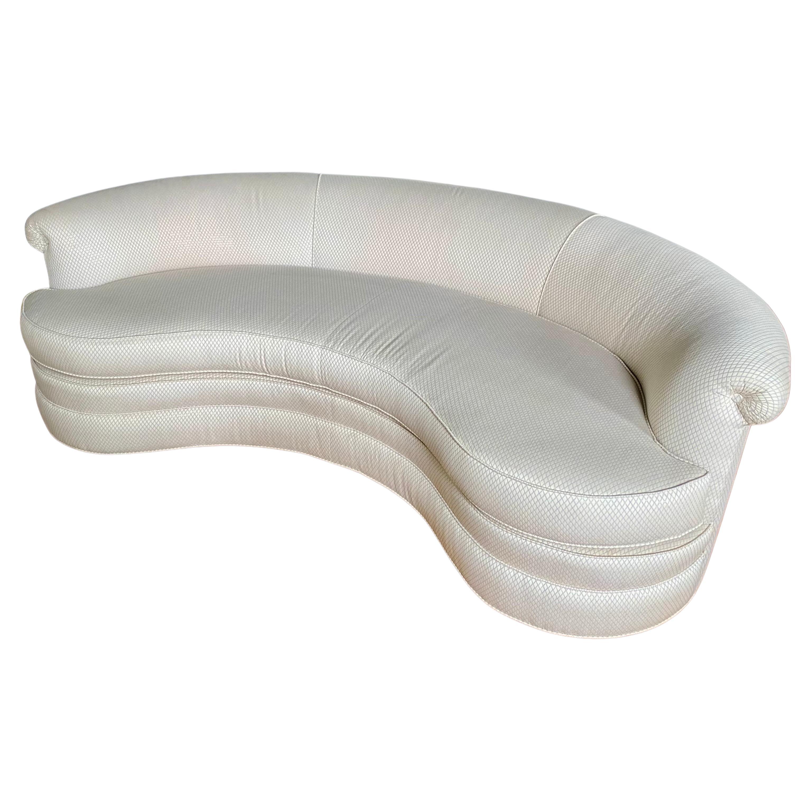 Mid-Century Modern Kidney Shaped Curved Serpentine Biomorphic Cloud Sofa In Good Condition For Sale In Lambertville, NJ