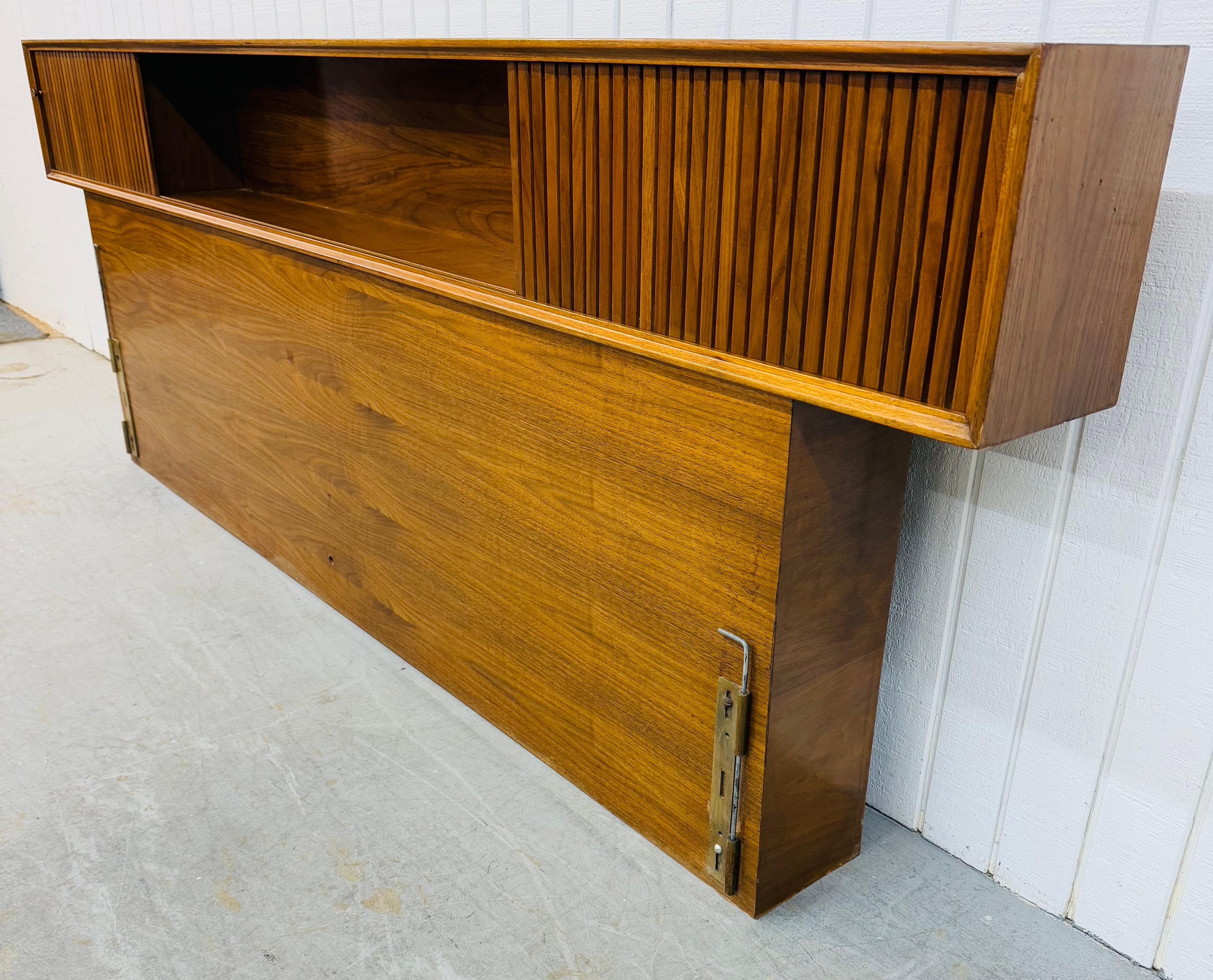 Mid-Century Modern King Size Tambour Walnut Headboard In Good Condition For Sale In Clarksboro, NJ