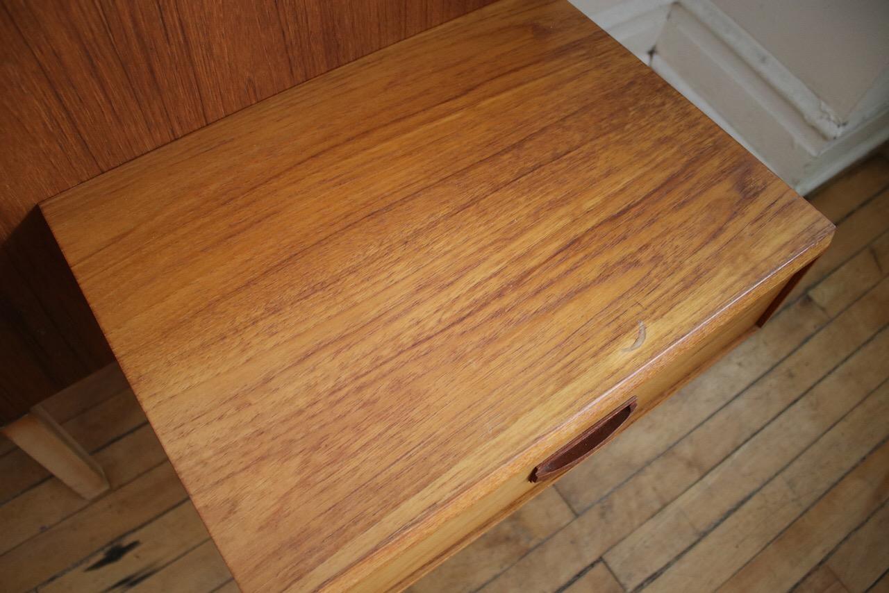 Tête de lit King-Size en teck, moderne du milieu du siècle dernier, avec tables de nuit flottantes 3