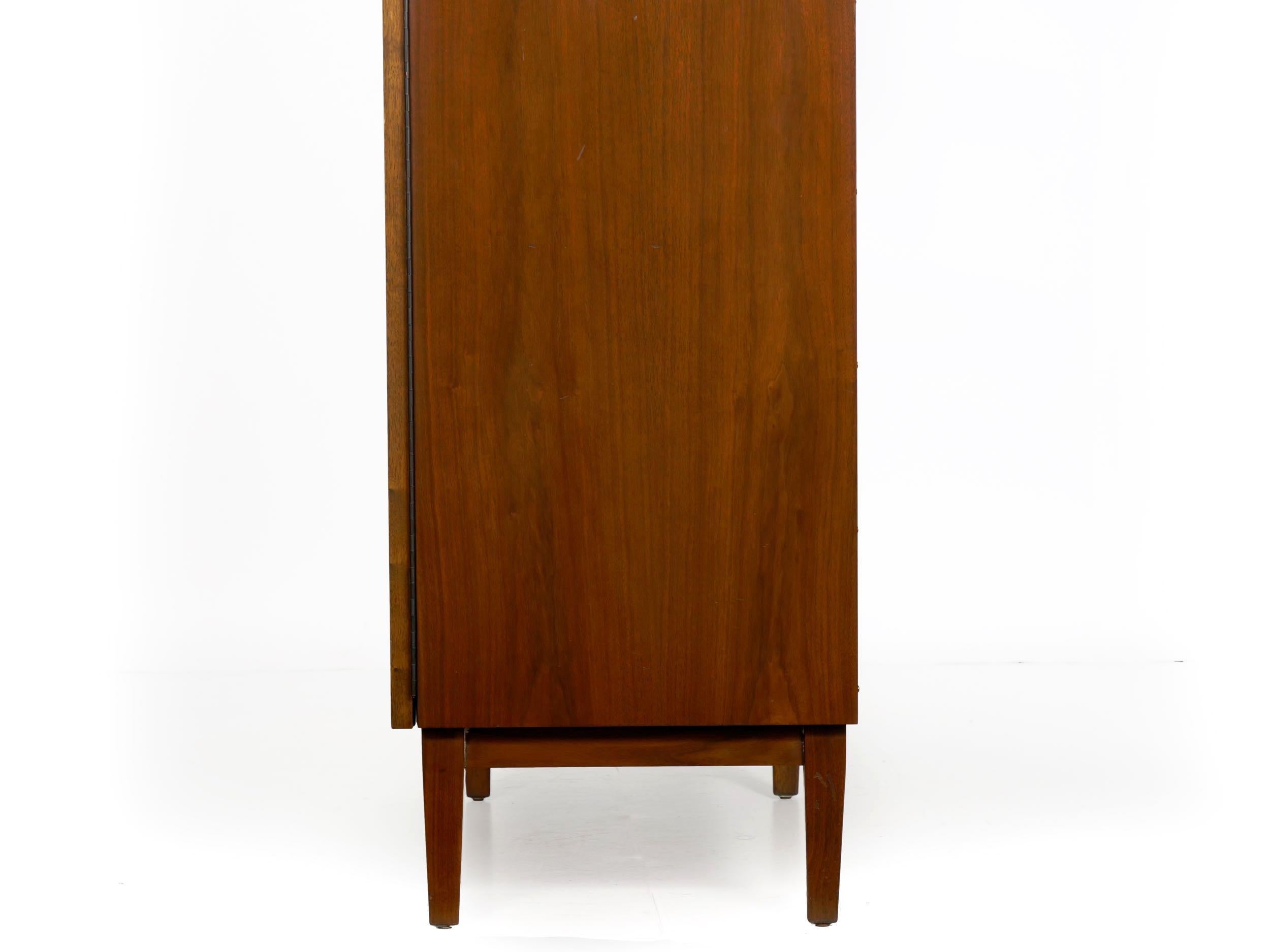 Mid-Century Modern Kipp Stewart for Calvin“Directional” Walnut 10-Drawer Dresser 7