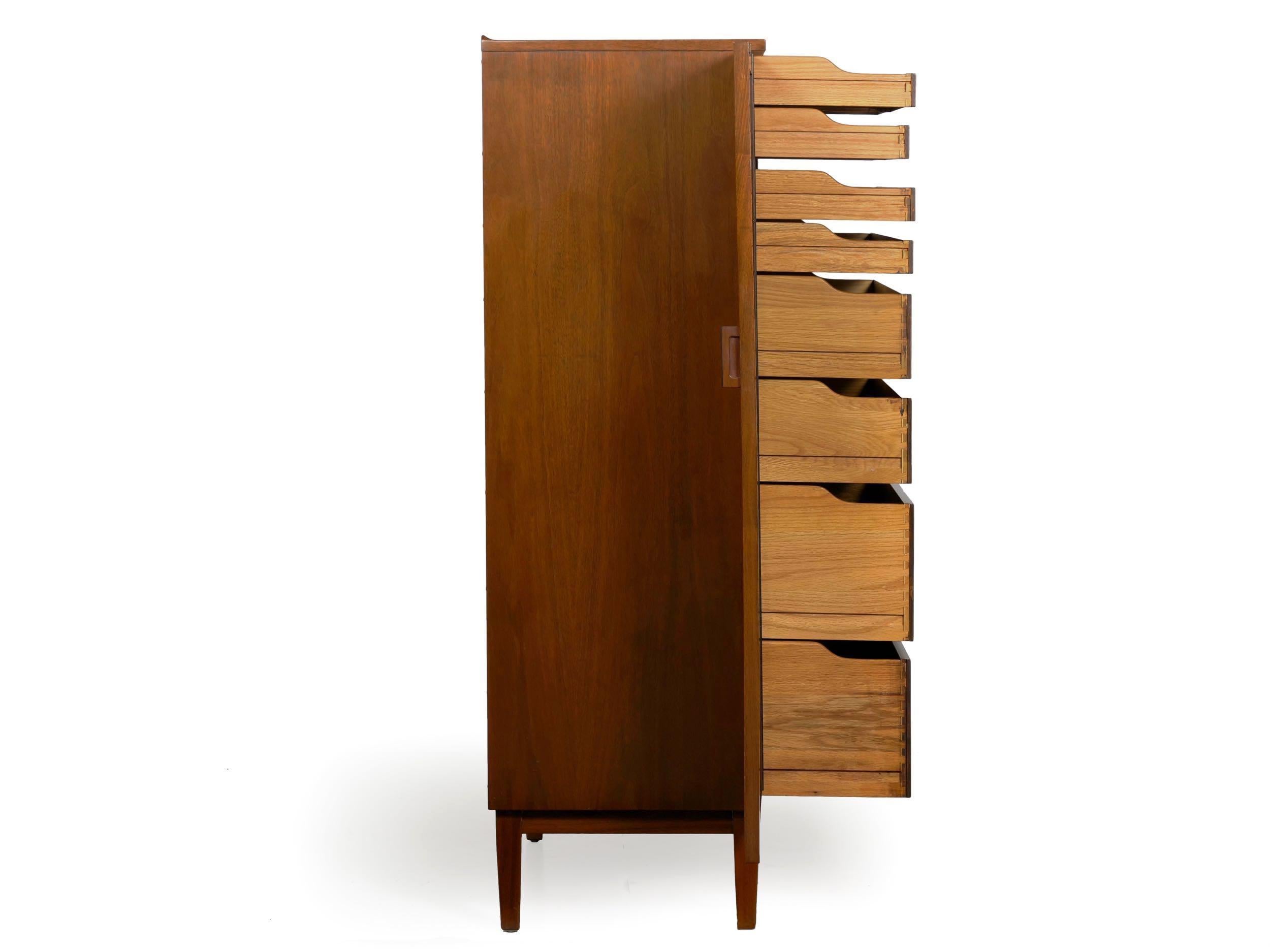 Mid-Century Modern Kipp Stewart for Calvin“Directional” Walnut 10-Drawer Dresser In Good Condition In Shippensburg, PA