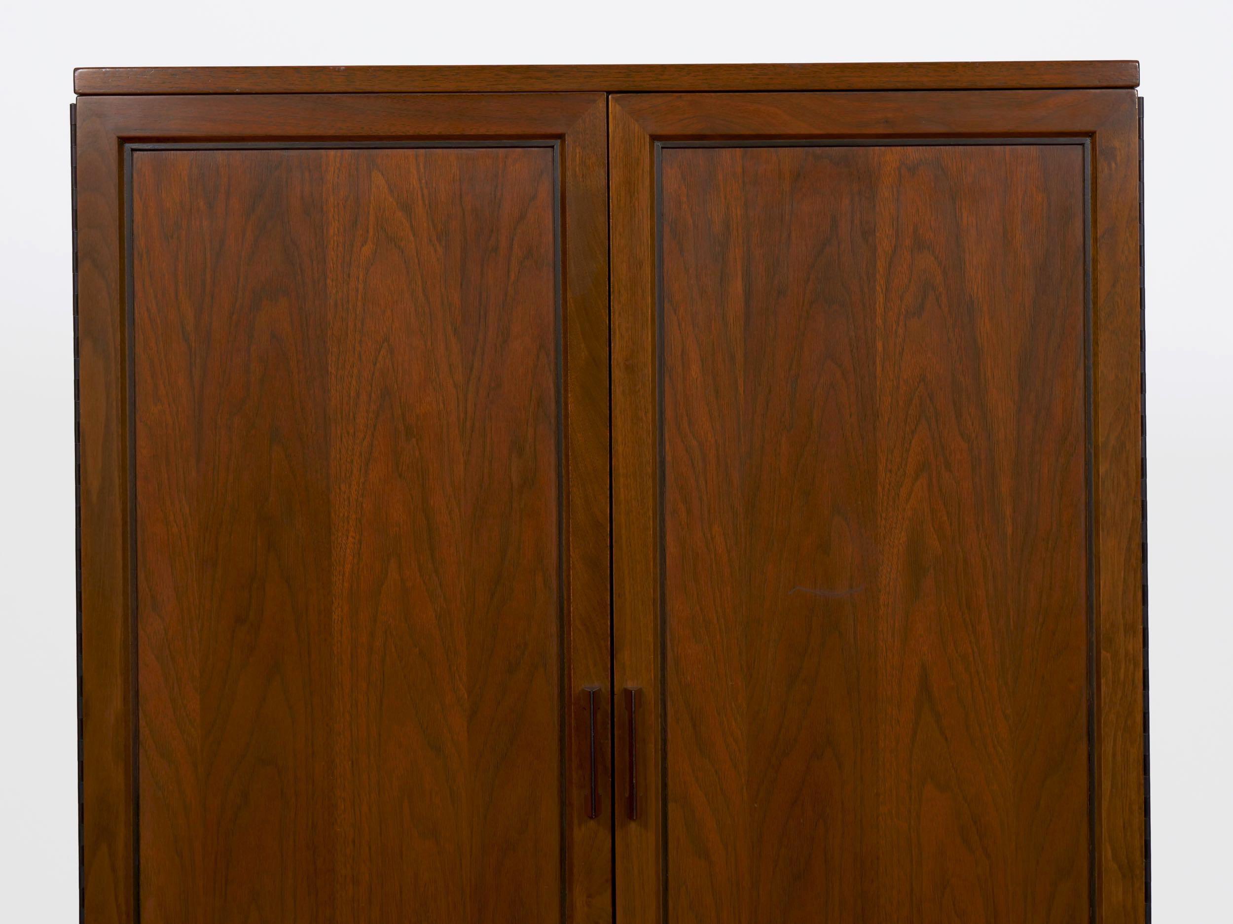 Mid-Century Modern Kipp Stewart for Calvin“Directional” Walnut 10-Drawer Dresser 2