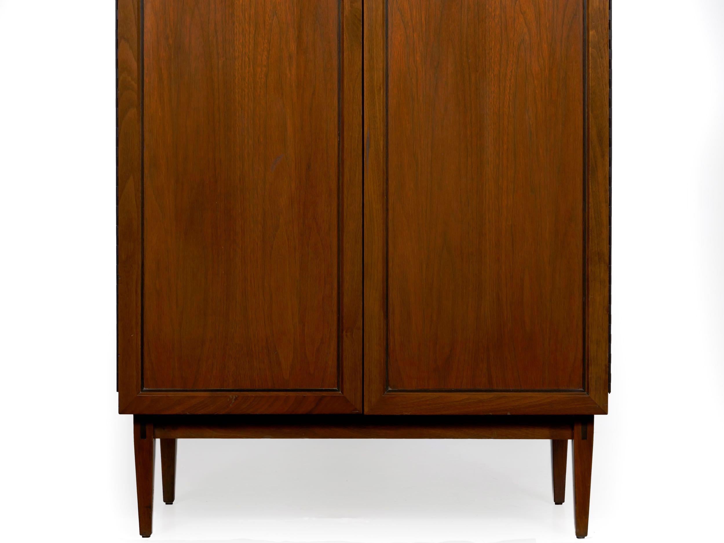 Mid-Century Modern Kipp Stewart for Calvin“Directional” Walnut 10-Drawer Dresser 3