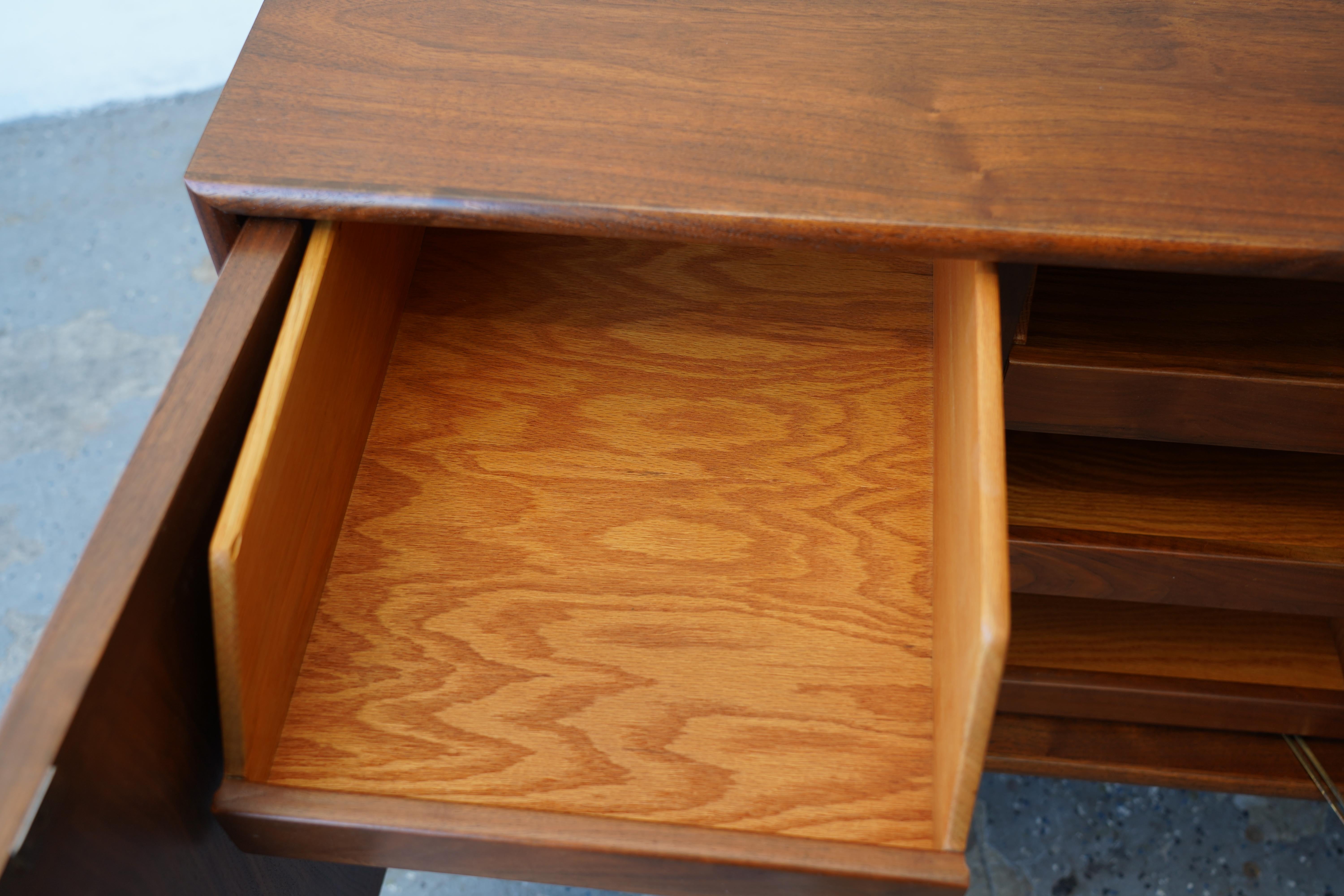 Comò / Credenza Kipp Stewart & Stewart MacDougall, metà del secolo scorso. In condizioni buone in vendita a Las Vegas, NV