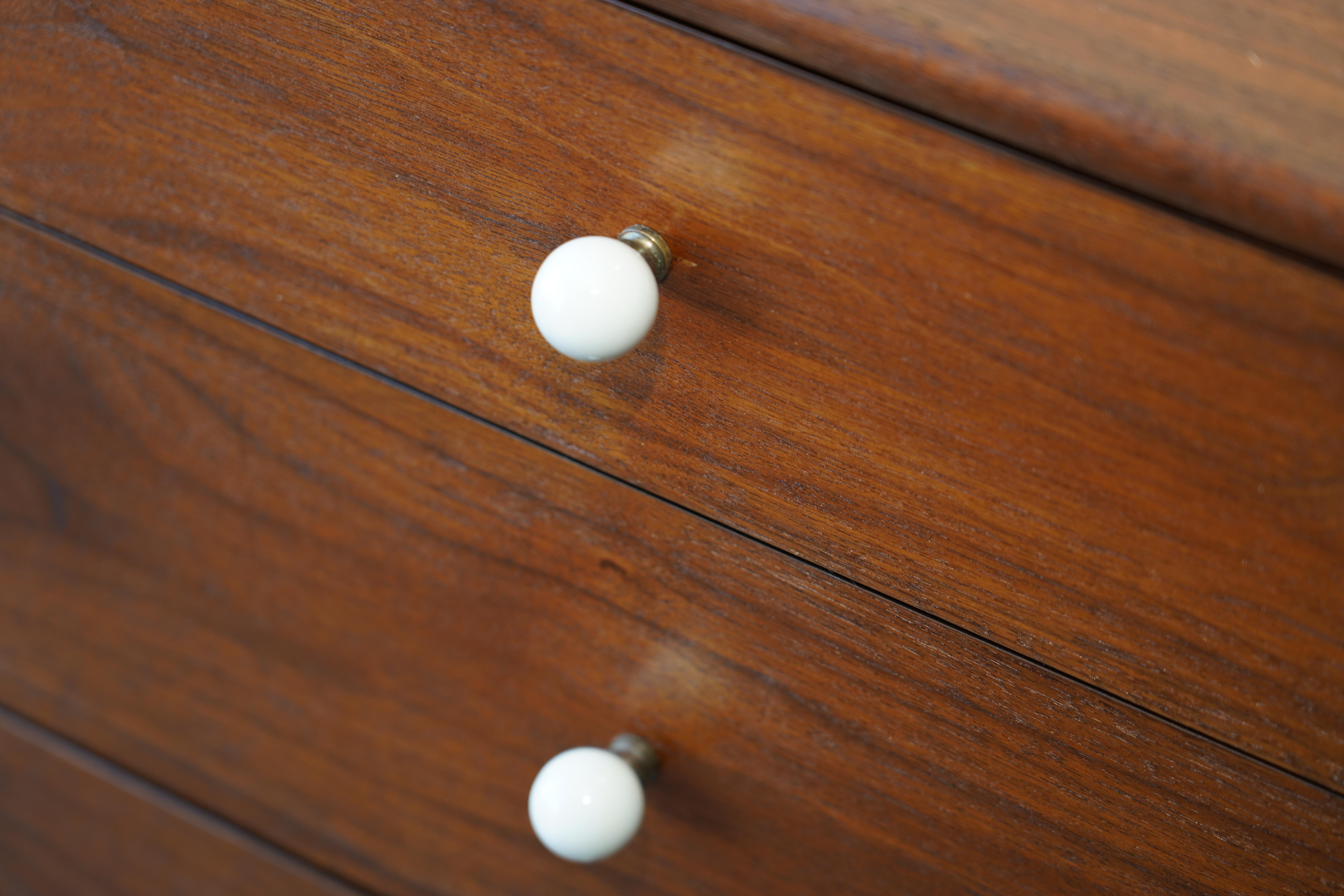 Metà XX secolo Comò / Credenza Kipp Stewart & Stewart MacDougall, metà del secolo scorso. in vendita