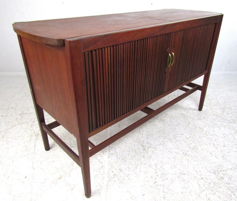 Mid-Century Modern Kipp Stewart Style Expanding Top Server In Good Condition For Sale In Brooklyn, NY