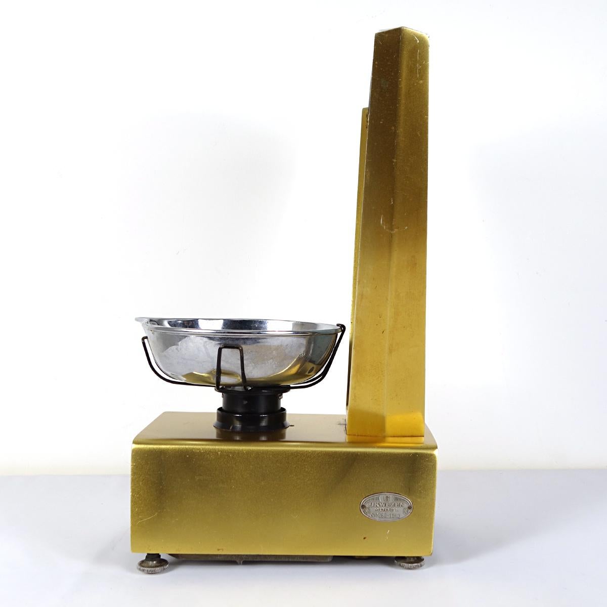 Dutch Mid-Century Modern Kitchen Scale by Olland De Bilt Nederland in Gold and Chrome For Sale