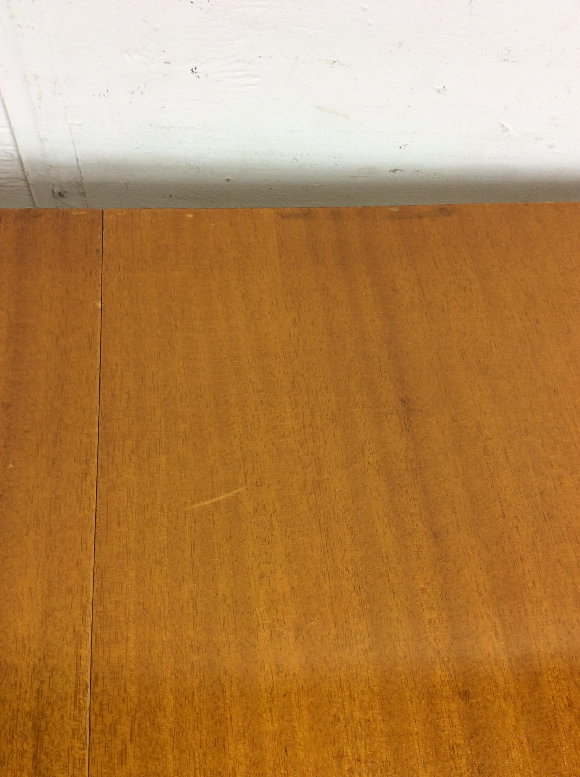 Table de cuisine moderne du milieu du siècle avec pieds en bentwood et 1 abattant en vente 4