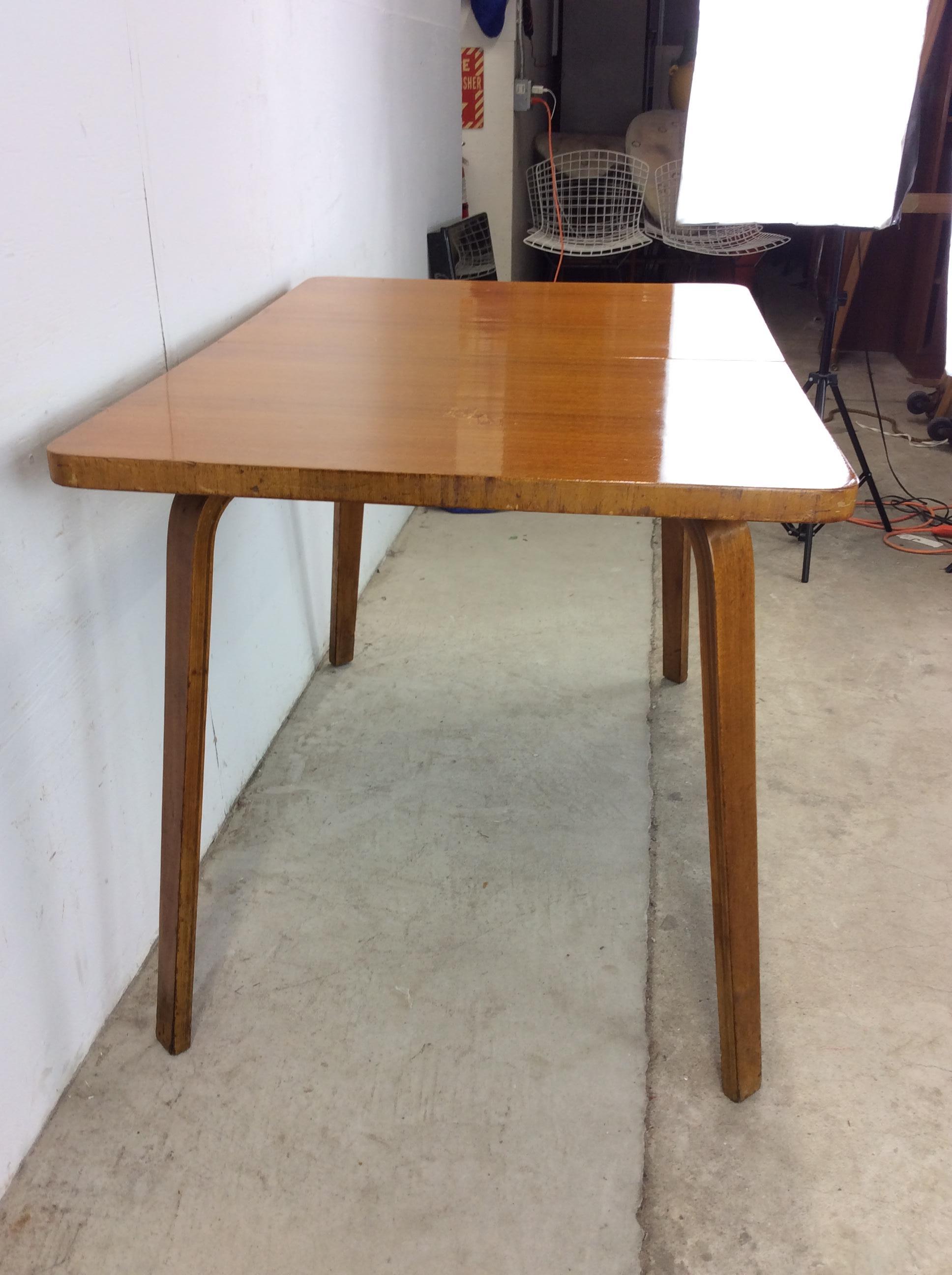 Table de cuisine moderne du milieu du siècle avec pieds en bentwood et 1 abattant en vente 5