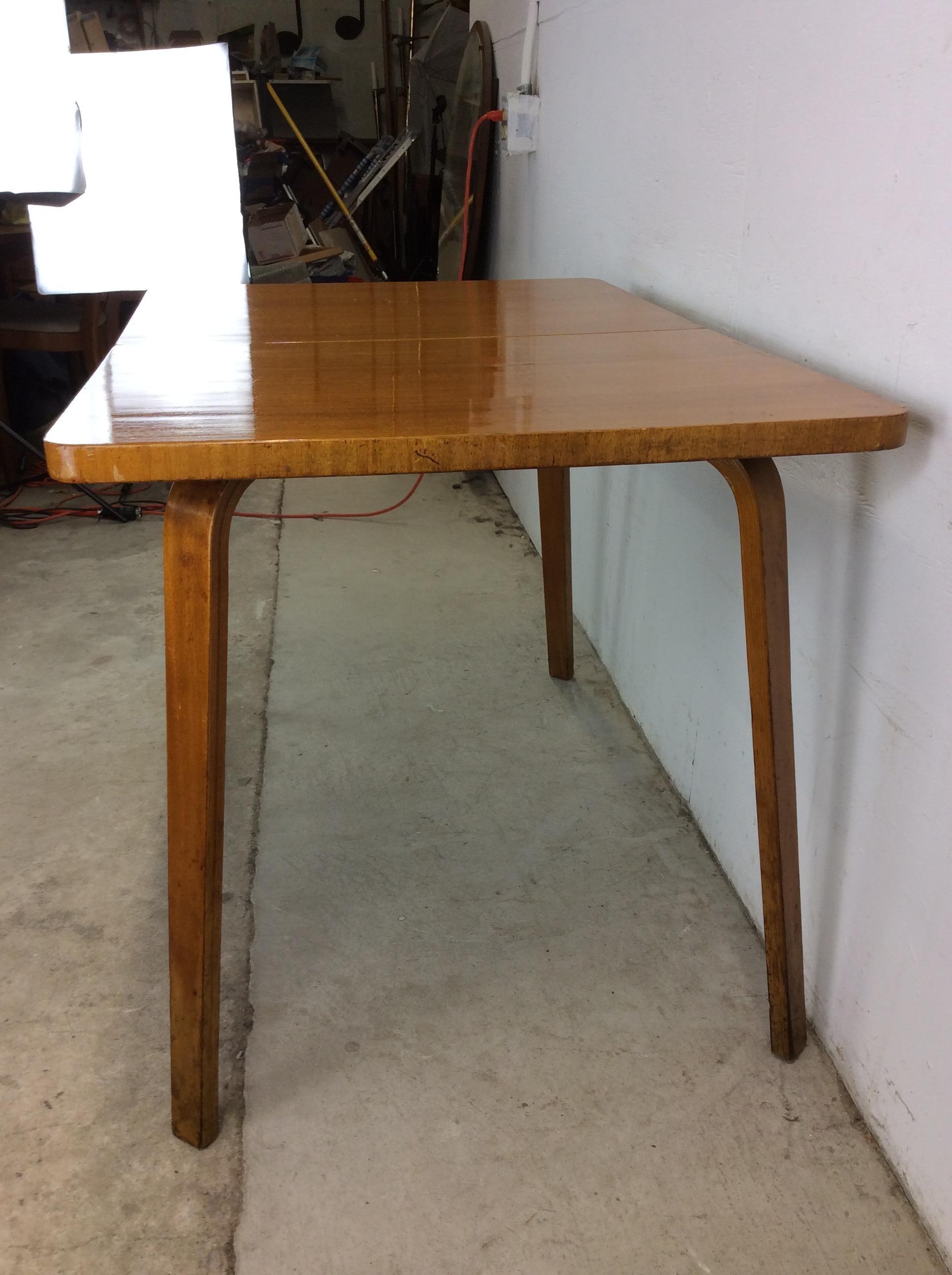 Table de cuisine moderne du milieu du siècle avec pieds en bentwood et 1 abattant en vente 6