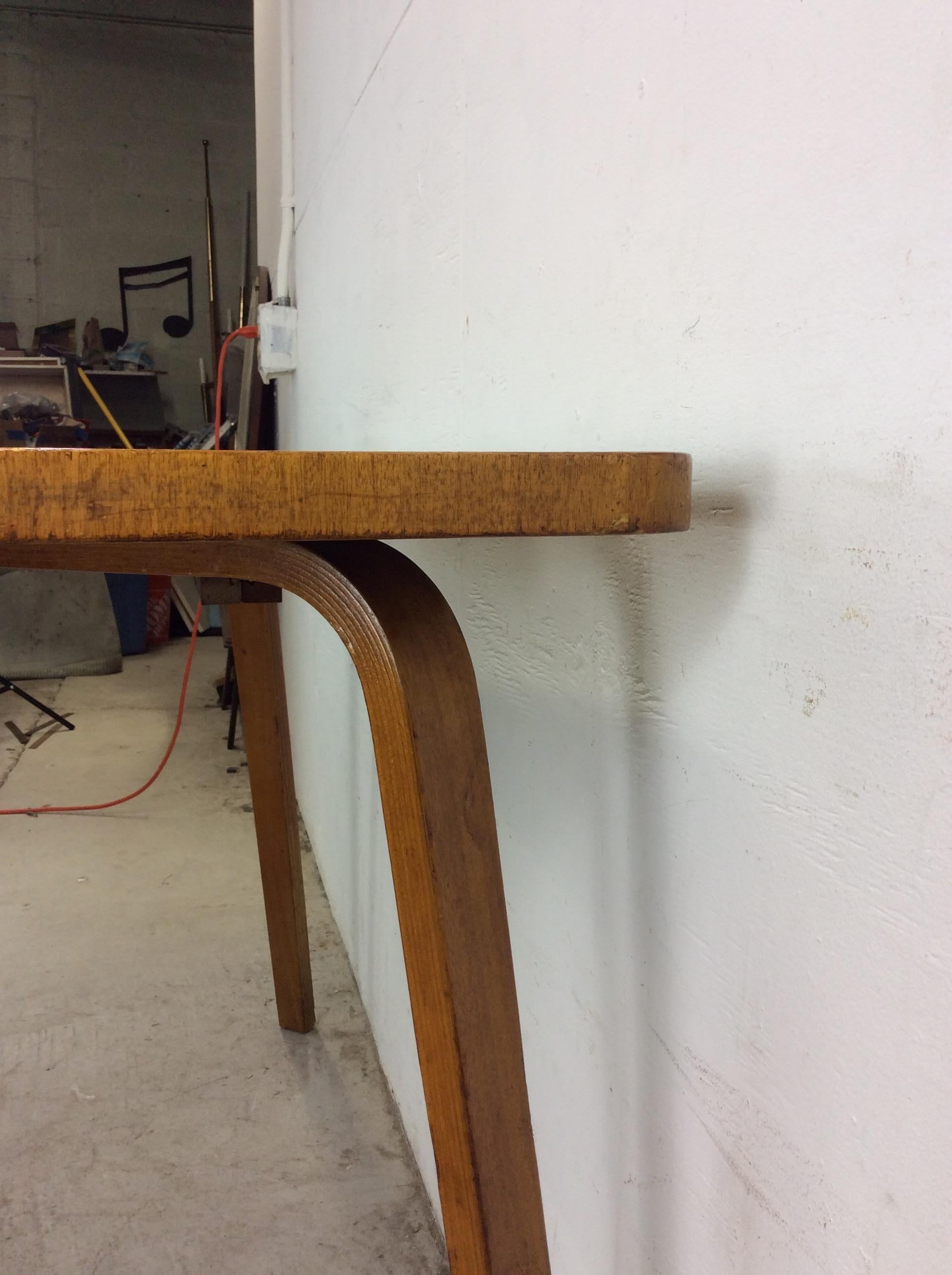 Table de cuisine moderne du milieu du siècle avec pieds en bentwood et 1 abattant en vente 8