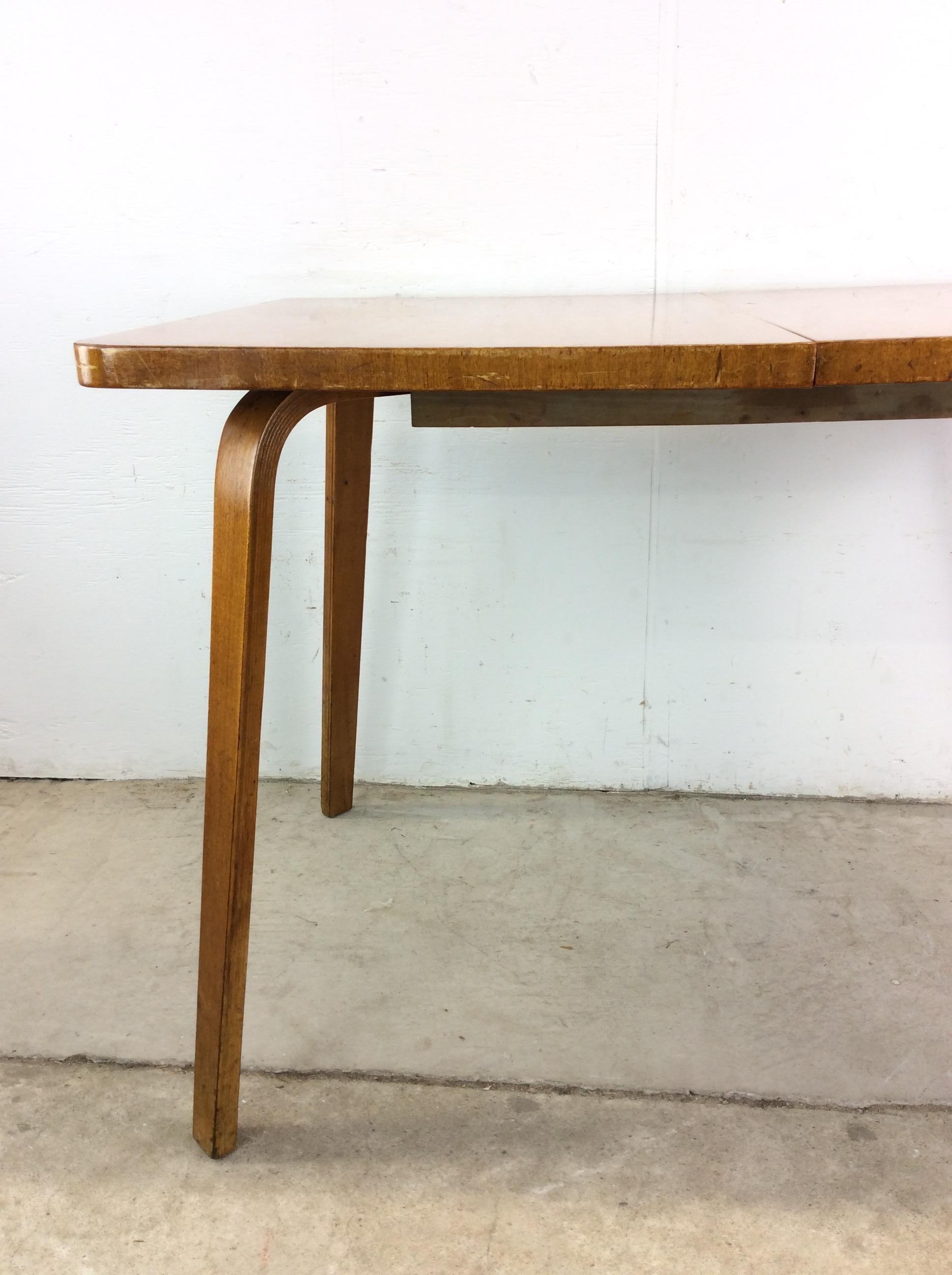 Mid-Century Modern Table de cuisine moderne du milieu du siècle avec pieds en bentwood et 1 abattant en vente