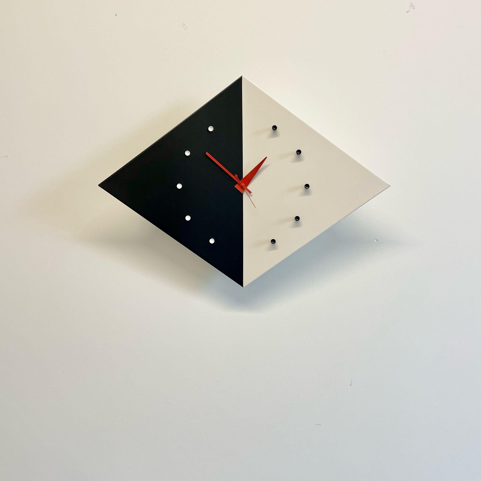 Métal Horloge murale Kite moderne du milieu du siècle dernier de George Nelson, Howard Miller, Vitra Label en vente