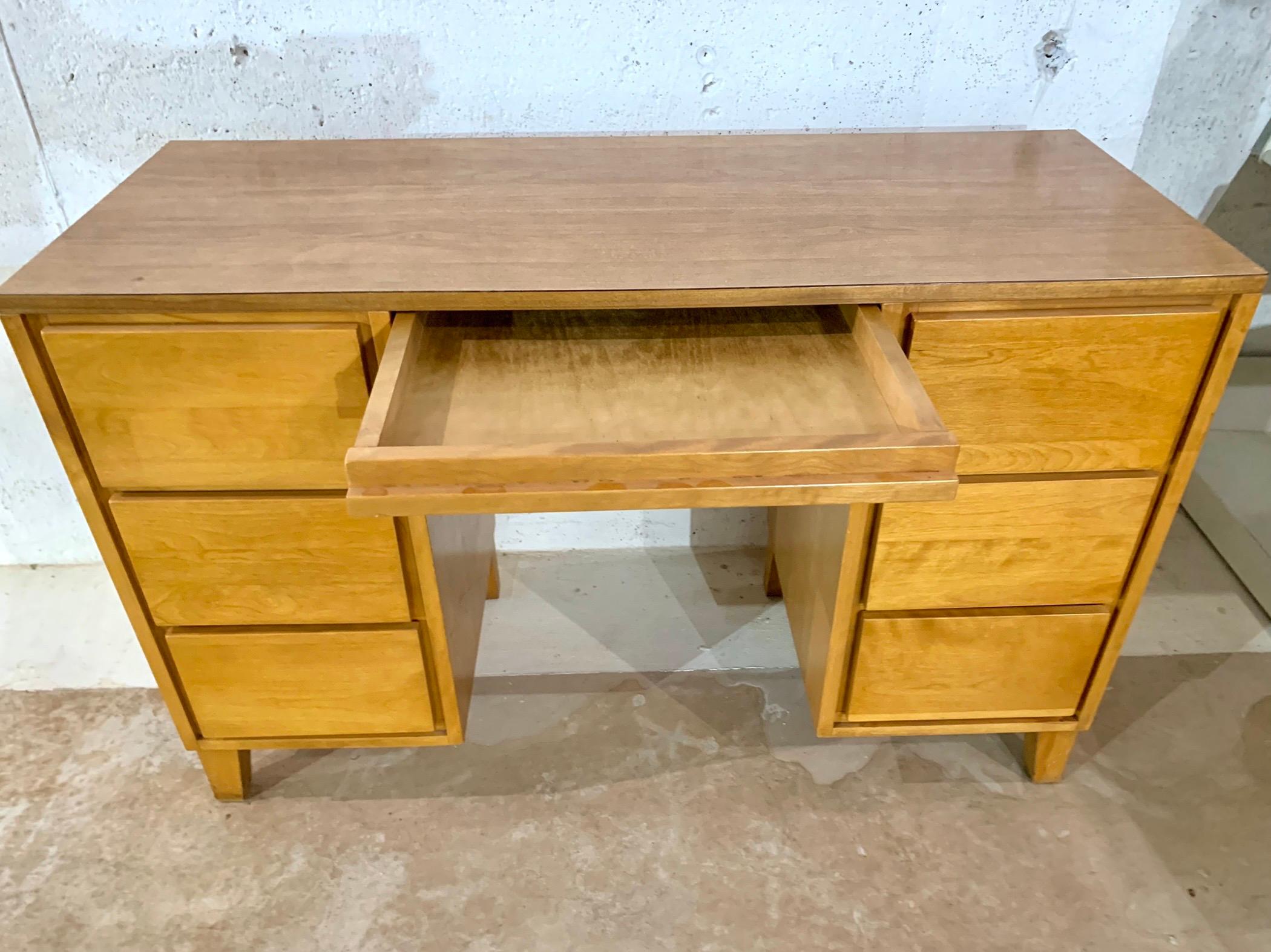 Mid-20th Century Mid-Century Modern Kneehole Double Pedestal Desk Writing Table