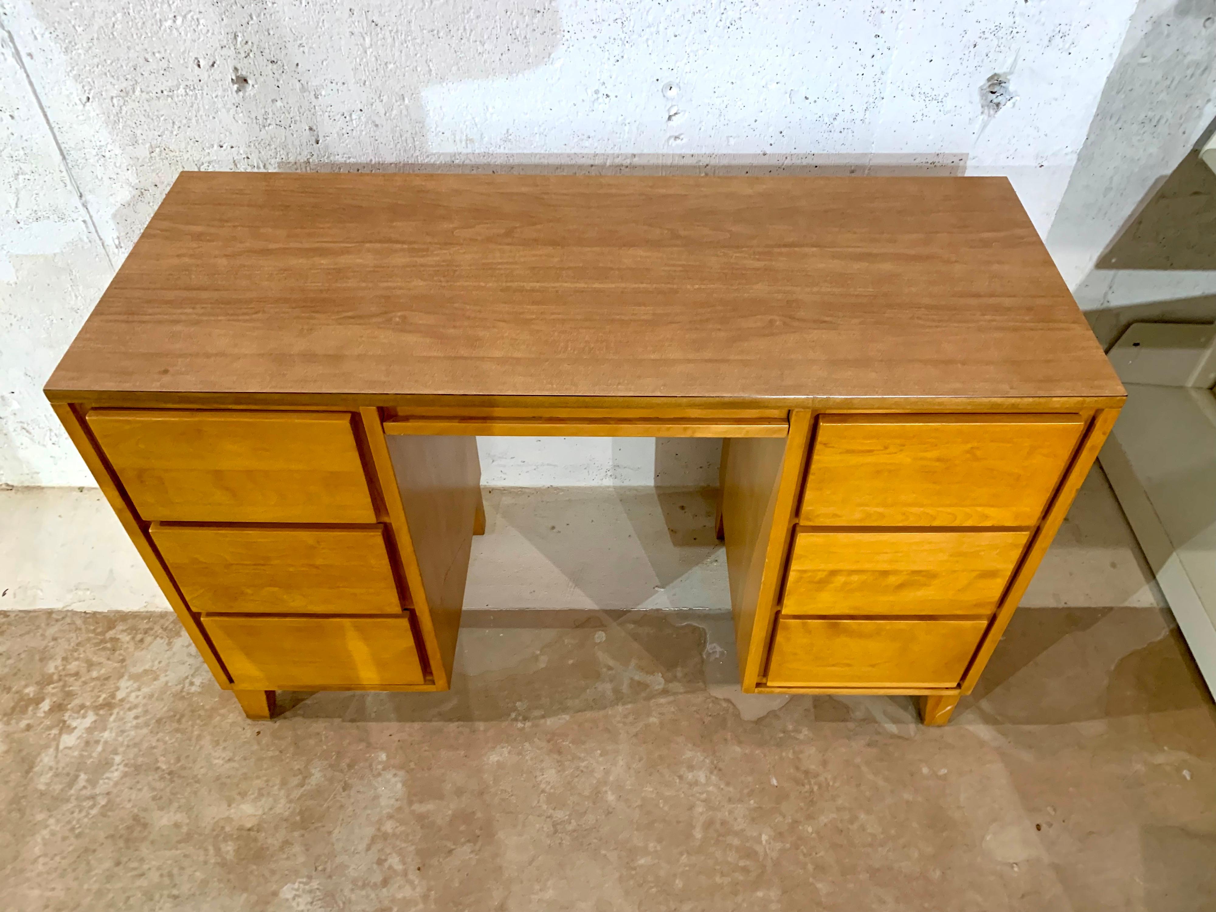 Wood Mid-Century Modern Kneehole Double Pedestal Desk Writing Table