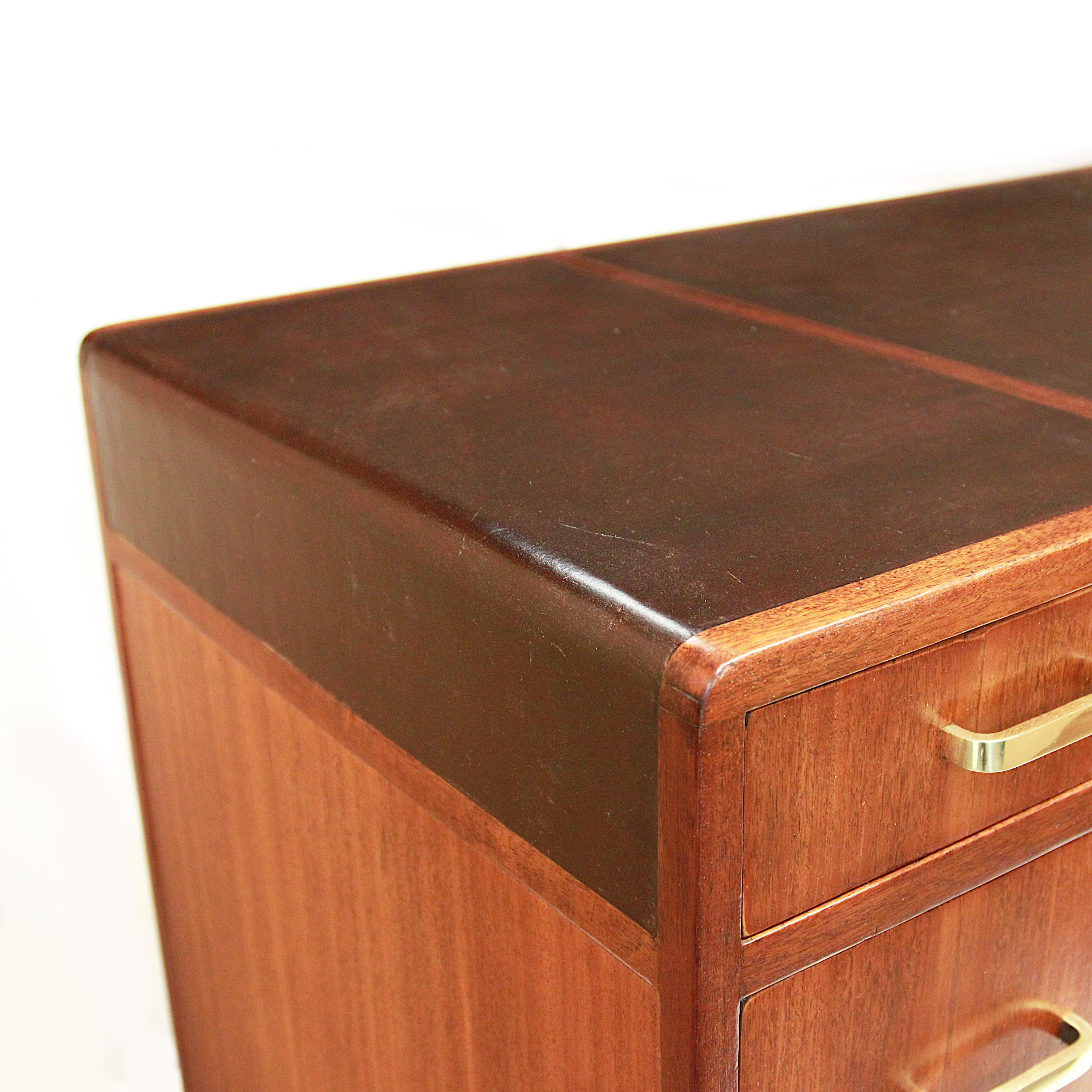 Mid-20th Century Mid-Century Modern Kneehole Leather-Top Desk by Edward Wormley for Dunbar