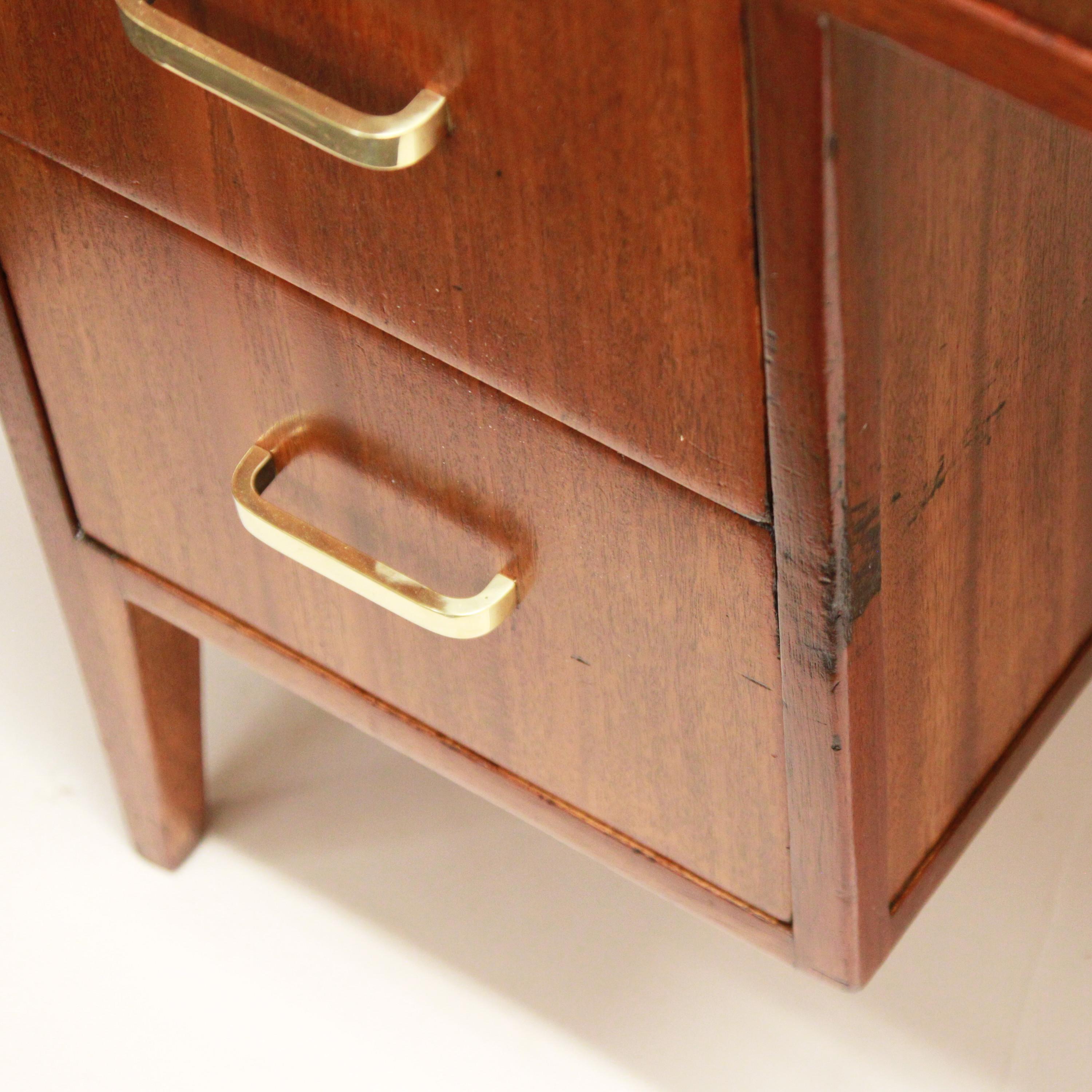 Mid-Century Modern Kneehole Leather-Top Desk by Edward Wormley for Dunbar 2