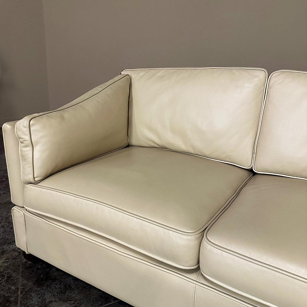 Modernes Knole-Leder-Sofa aus der Jahrhundertmitte im Angebot 8